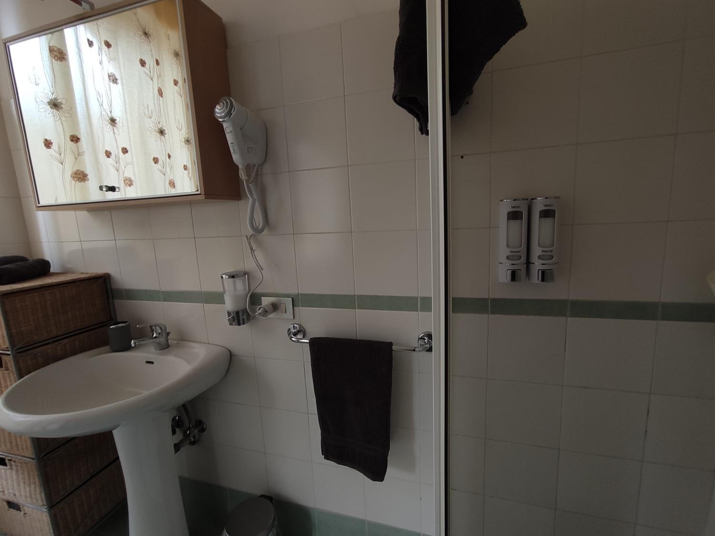 One-Bedroom Apartment - Photo 11