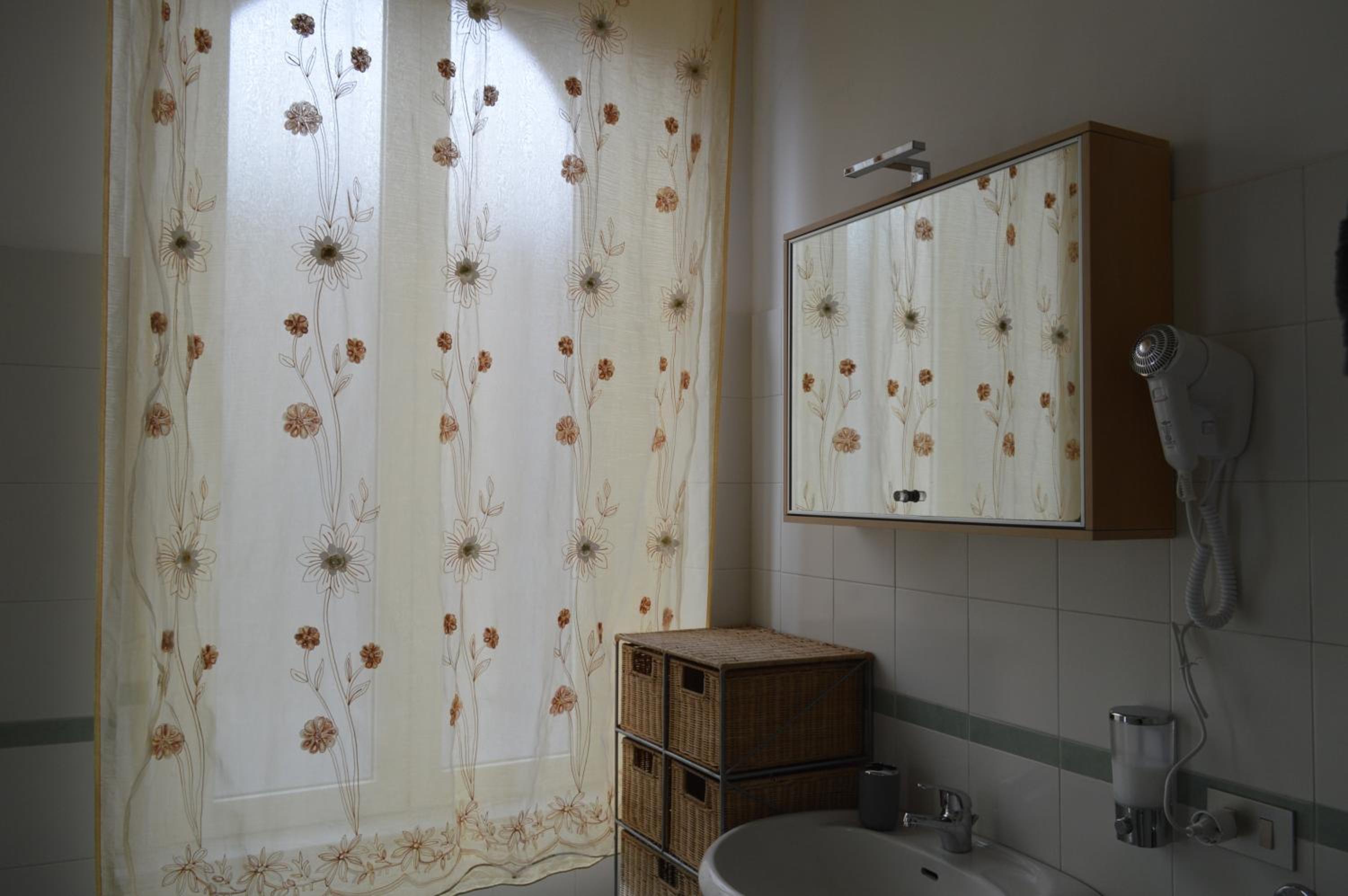 One-Bedroom Apartment - Photo 10