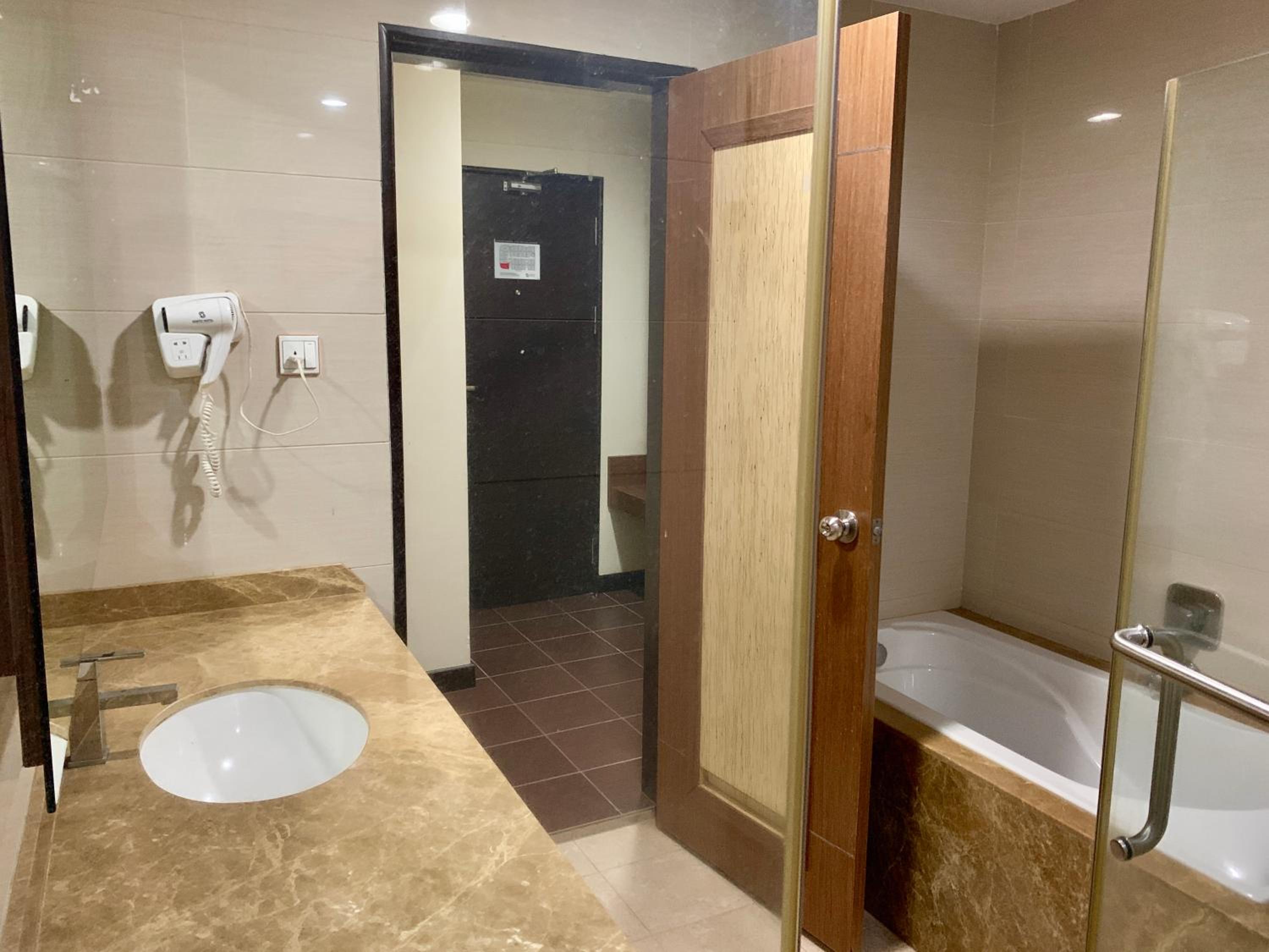 Deluxe Double Room with Bath photo 3