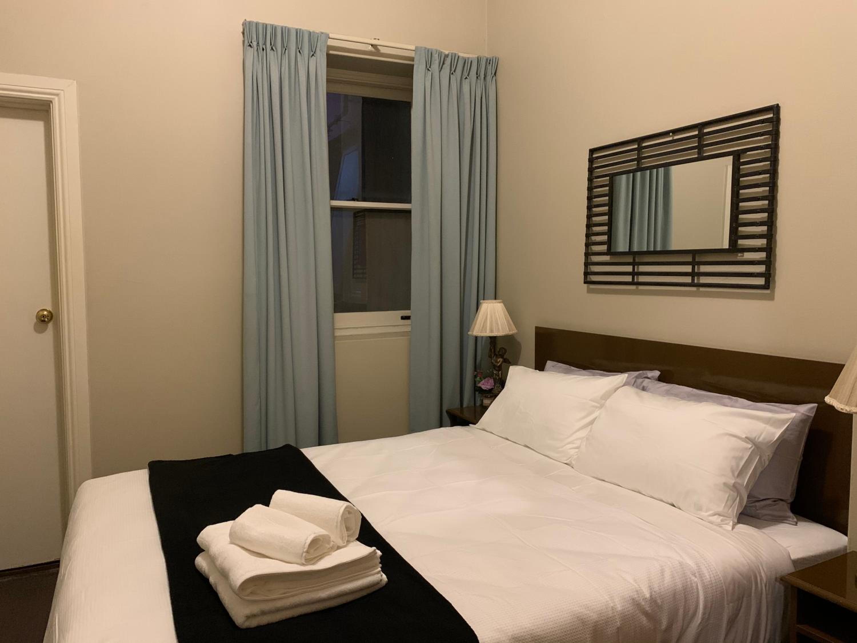 One-Bedroom Apartment - Photo 1