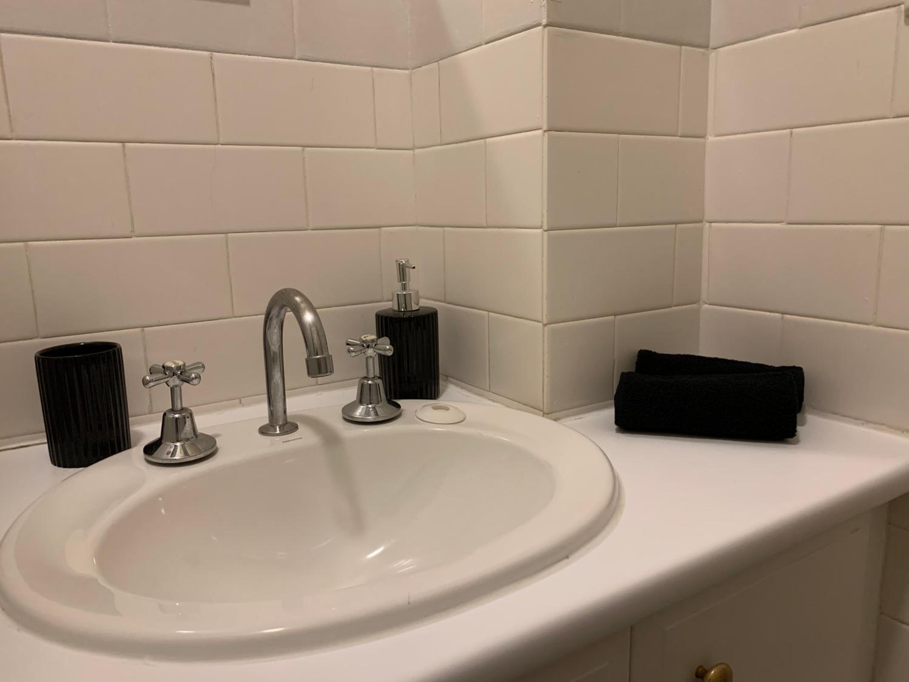 One-Bedroom Apartment - Photo 4