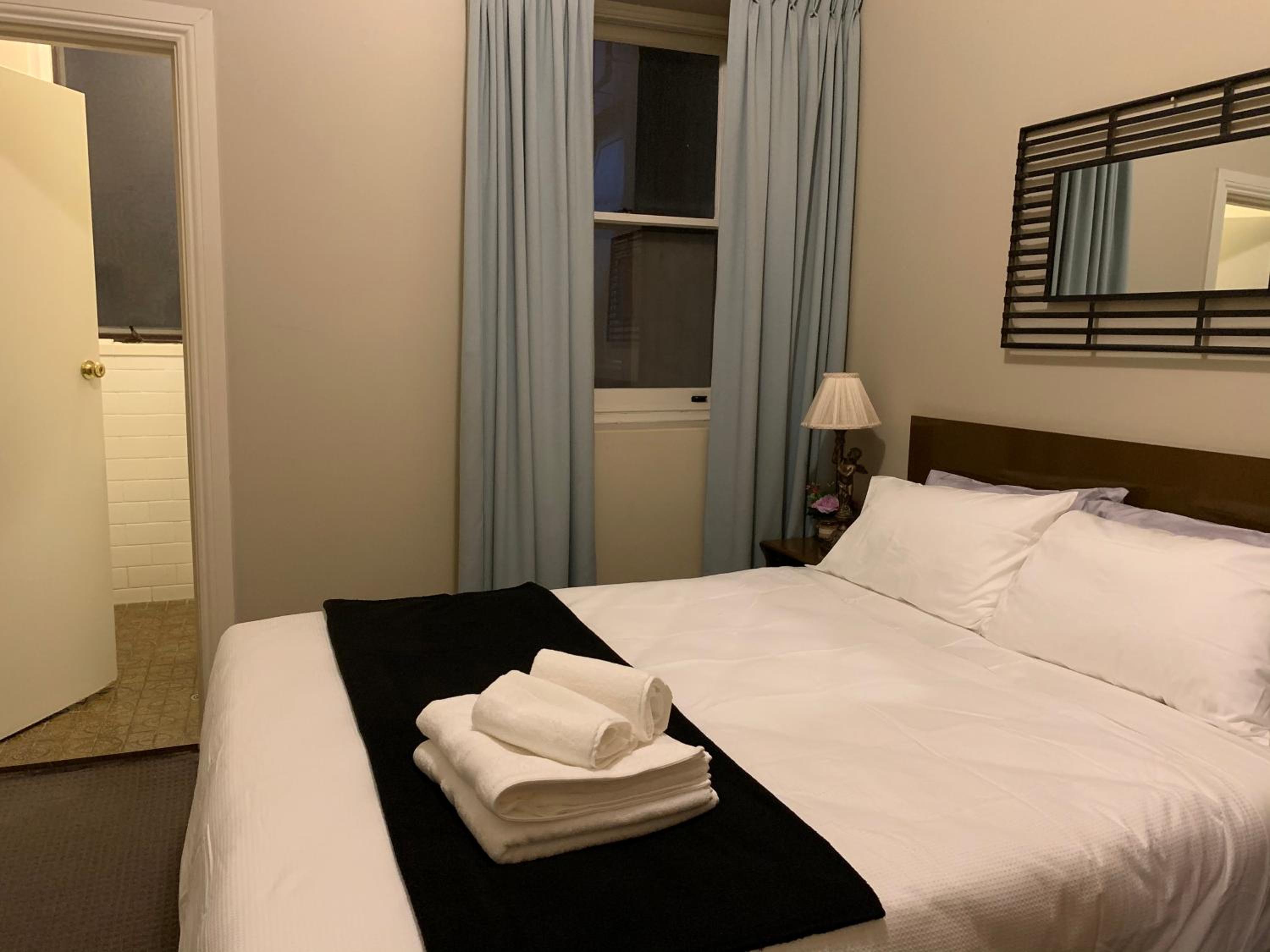 One-Bedroom Apartment - Photo 3