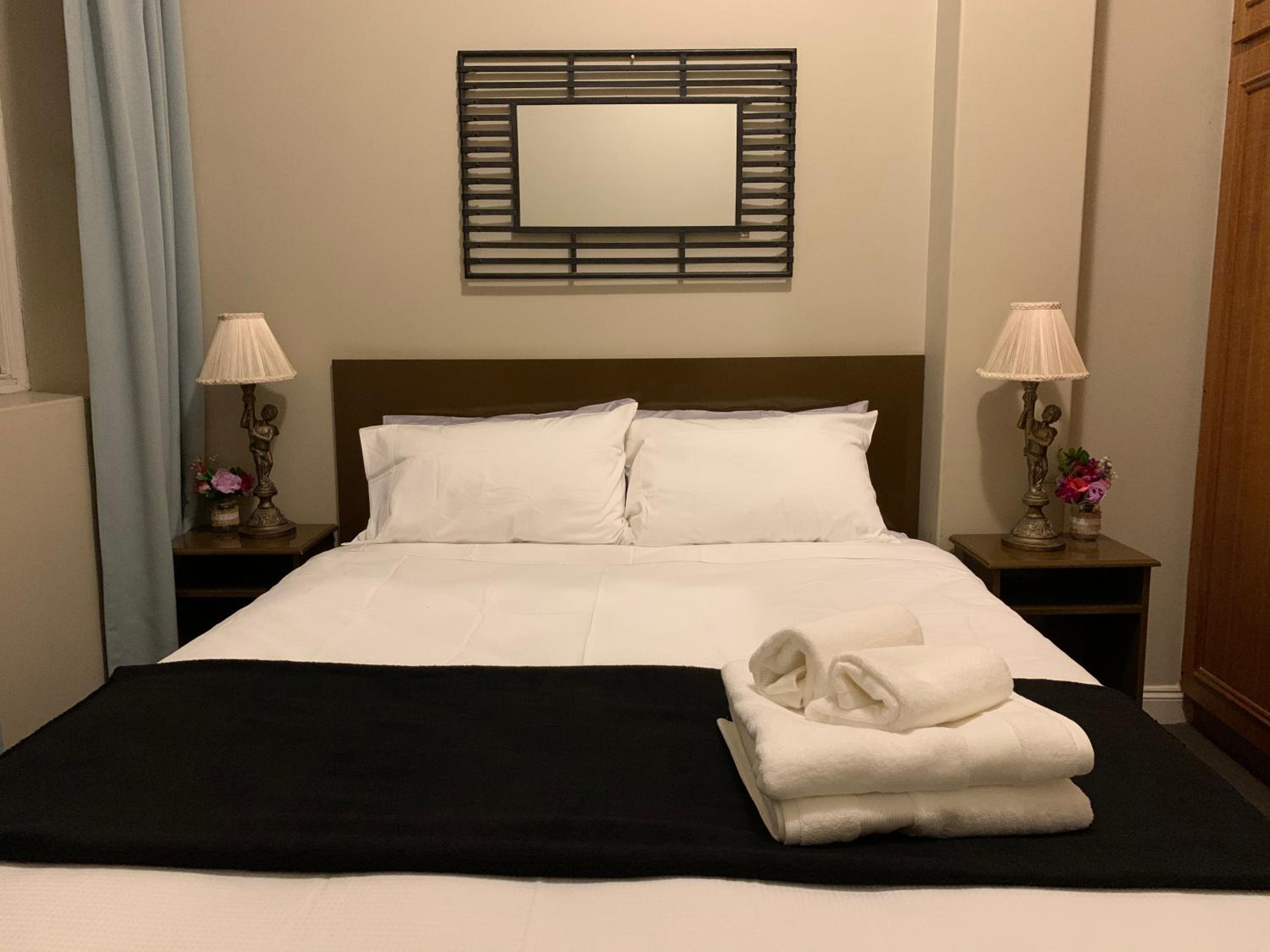 One-Bedroom Apartment - Photo 12