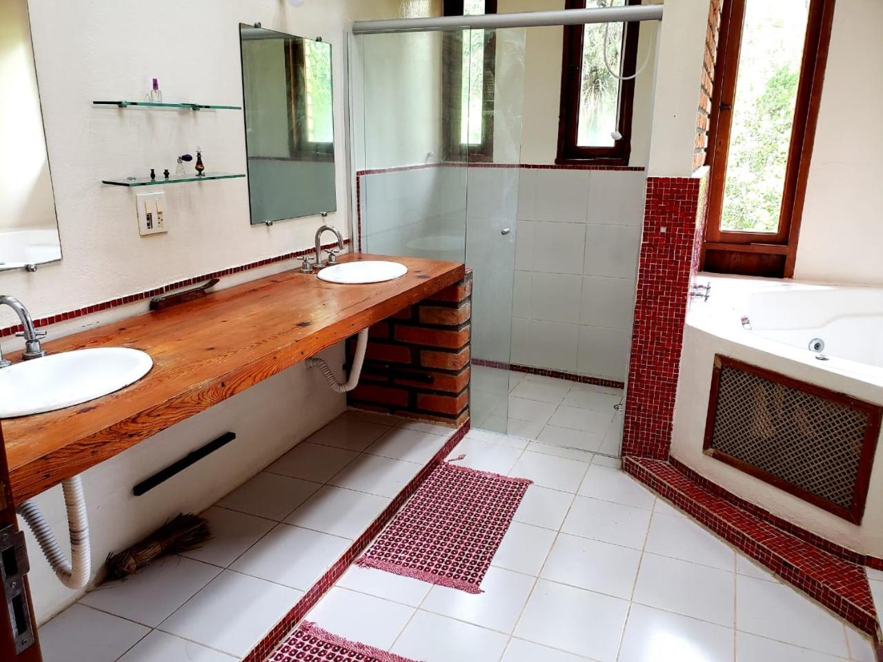 Suite with Hot Tub - Photo 4