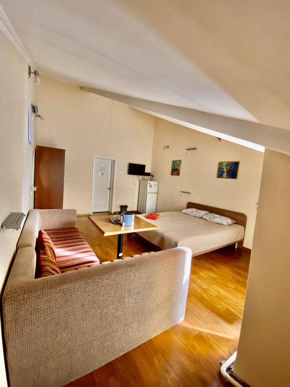 Double Room with Shared Bathroom photo 2