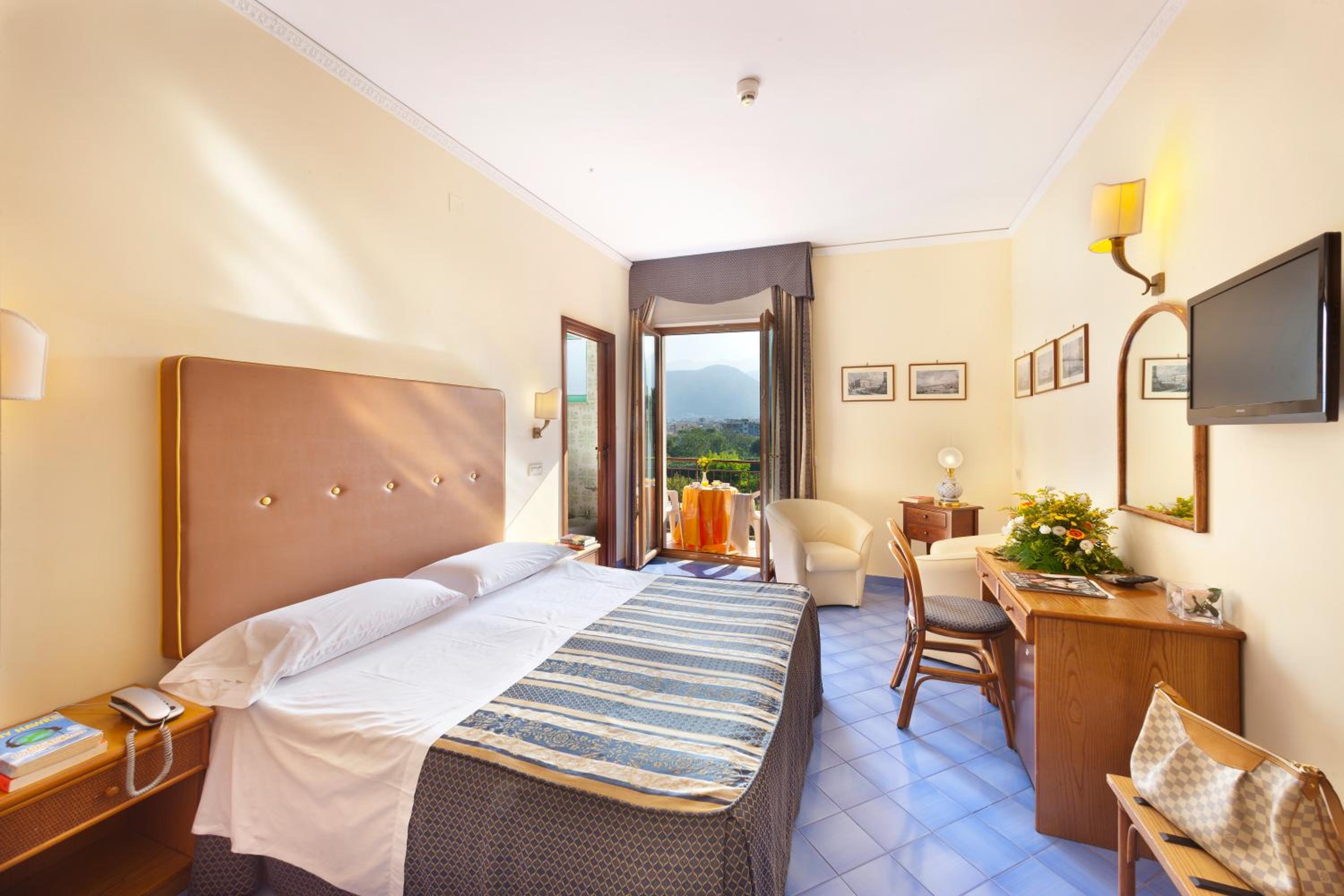 Double or Twin Room with Garden View photo 1