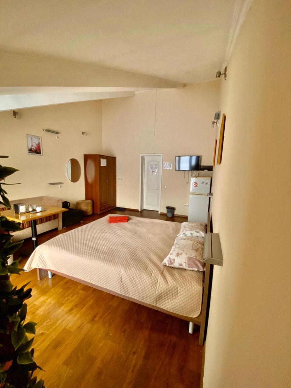 Double Room with Shared Bathroom photo 3