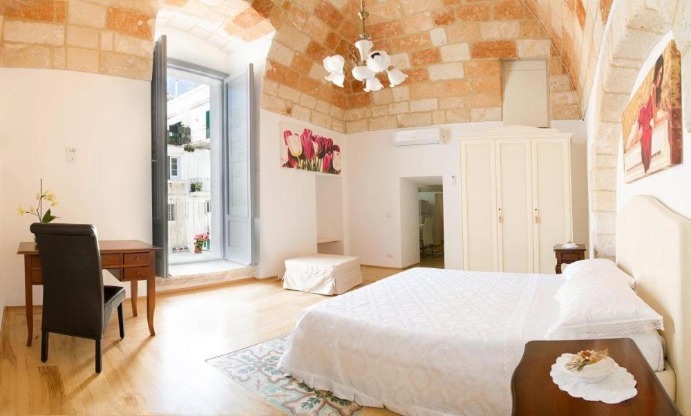 Double Room with Balcony - Photo 2