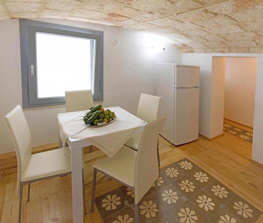 Double Room with Balcony - Photo 5