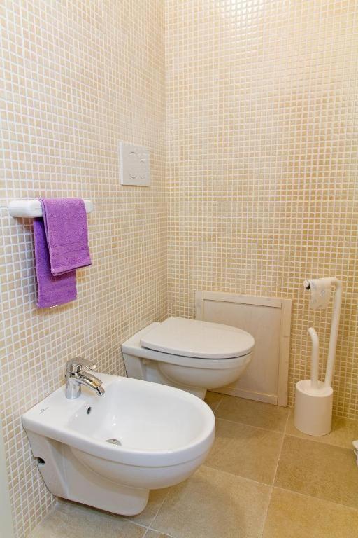 Double Room with Balcony - Photo 3