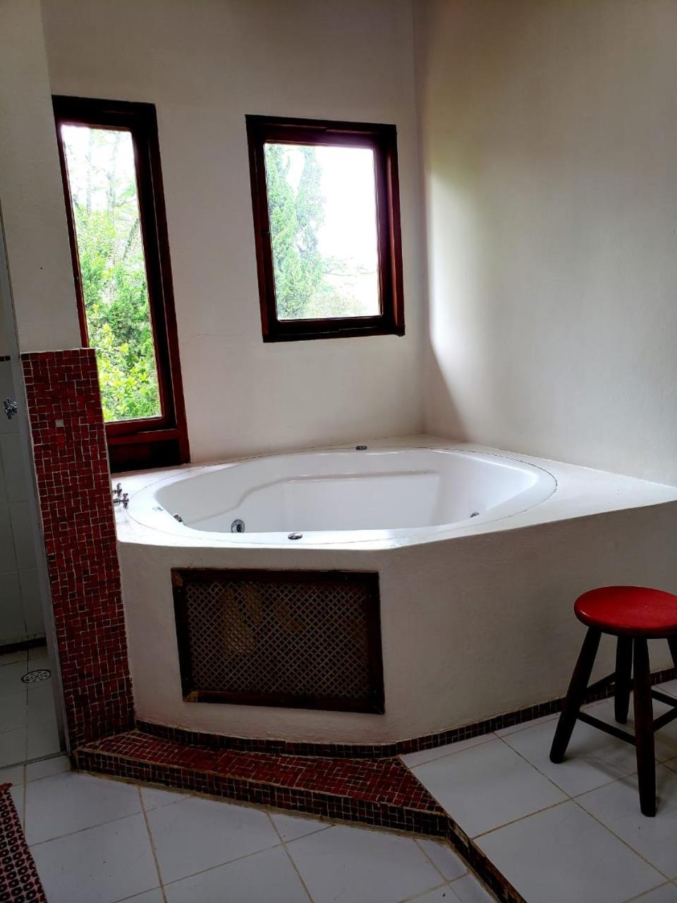 Suite with Hot Tub - Photo 2