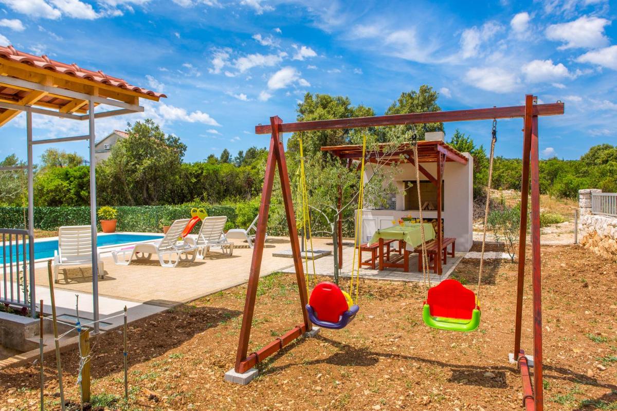 Villa photo 1