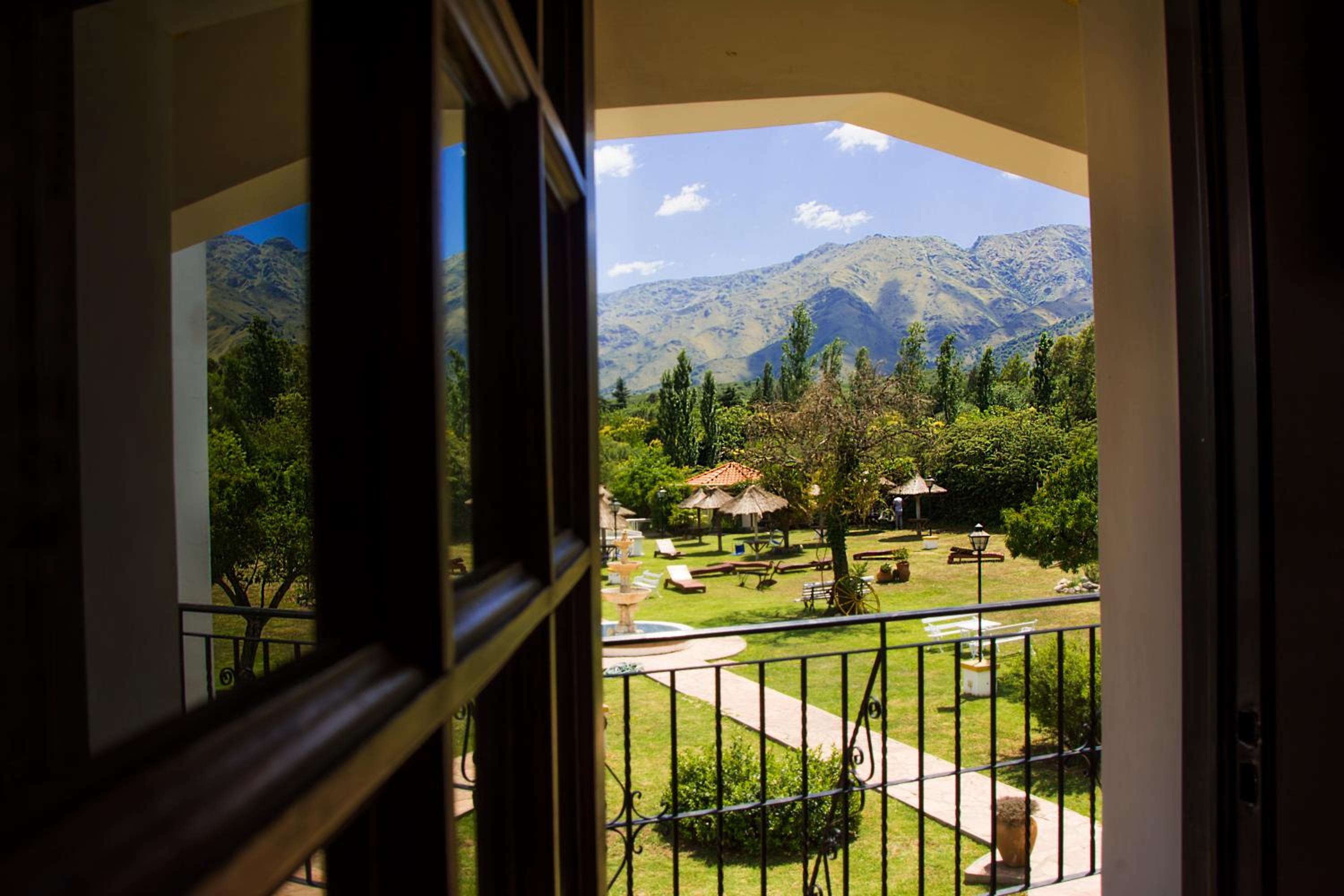 Apartment with Mountain View photo 2
