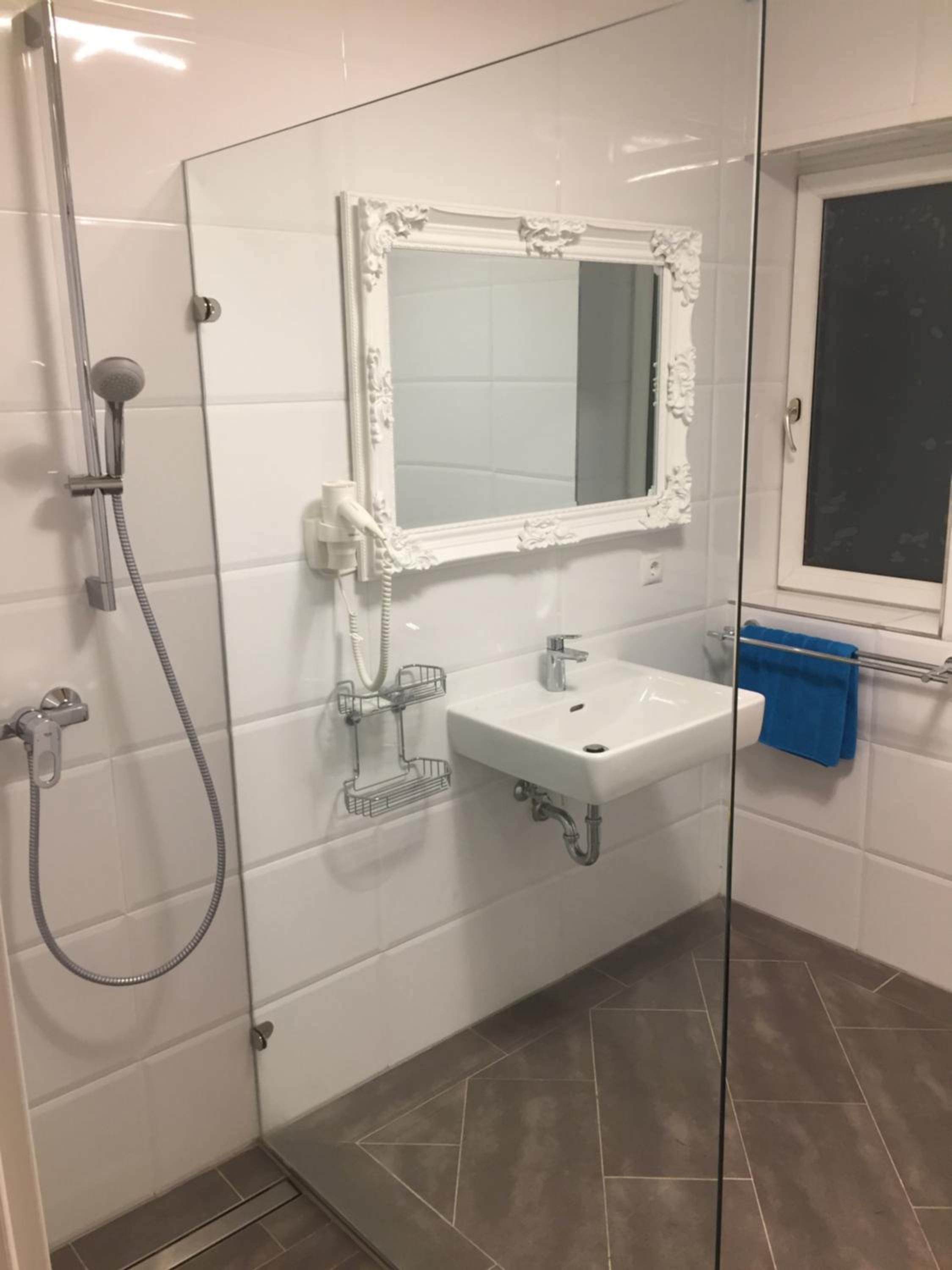 Deluxe Double Room - Photo 8