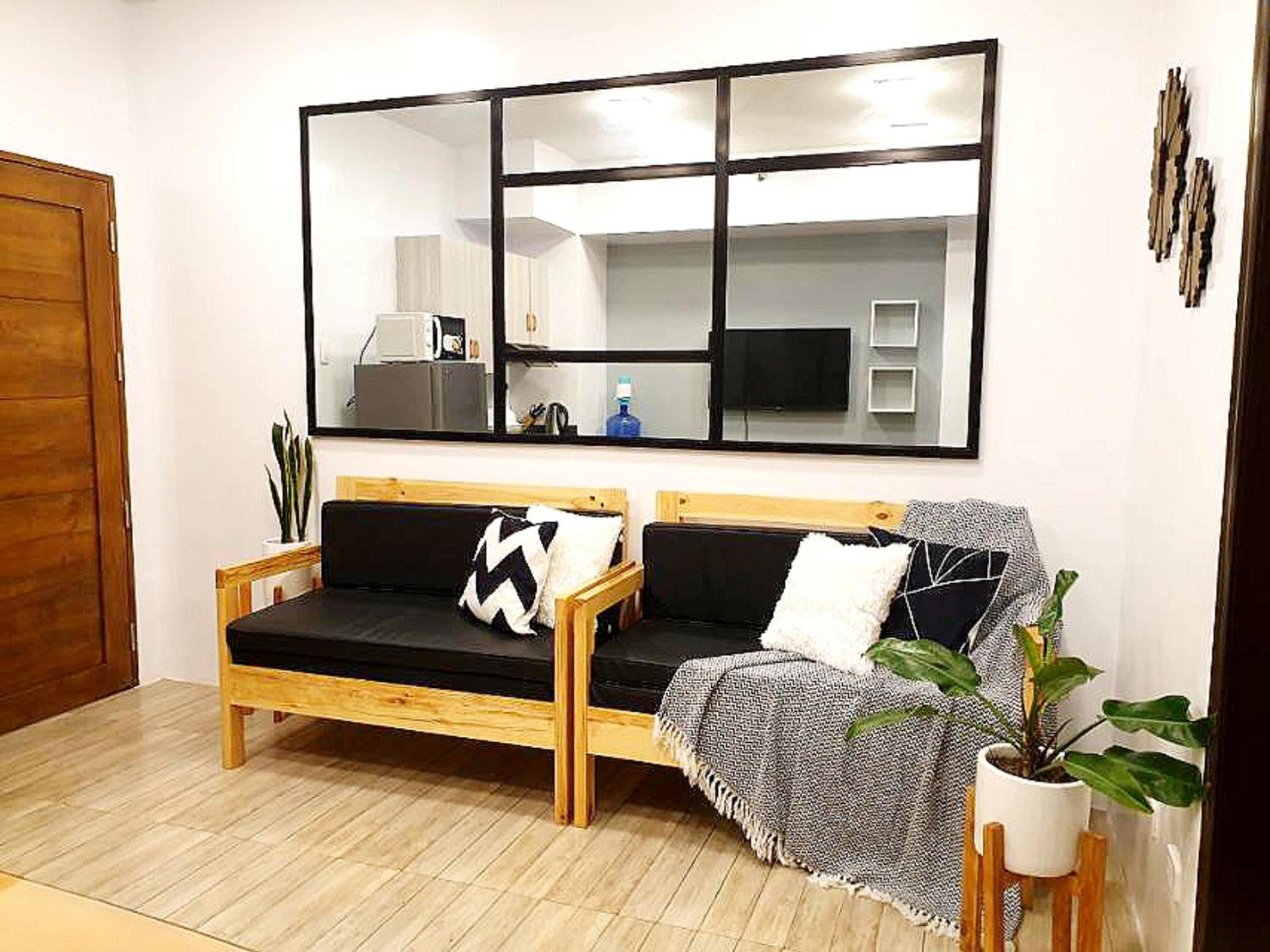 One-Bedroom Apartment - Photo 2