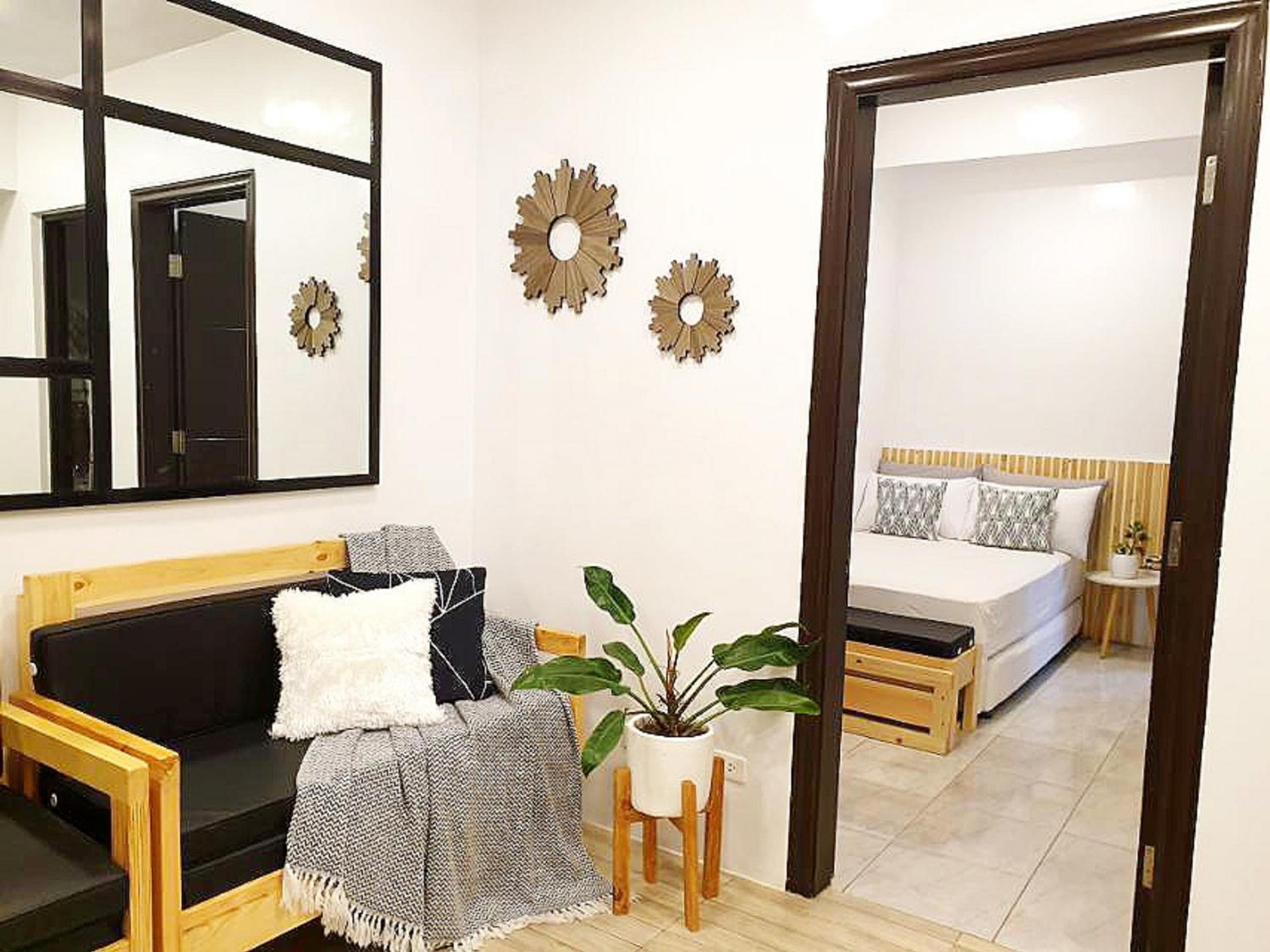 One-Bedroom Apartment - Photo 3