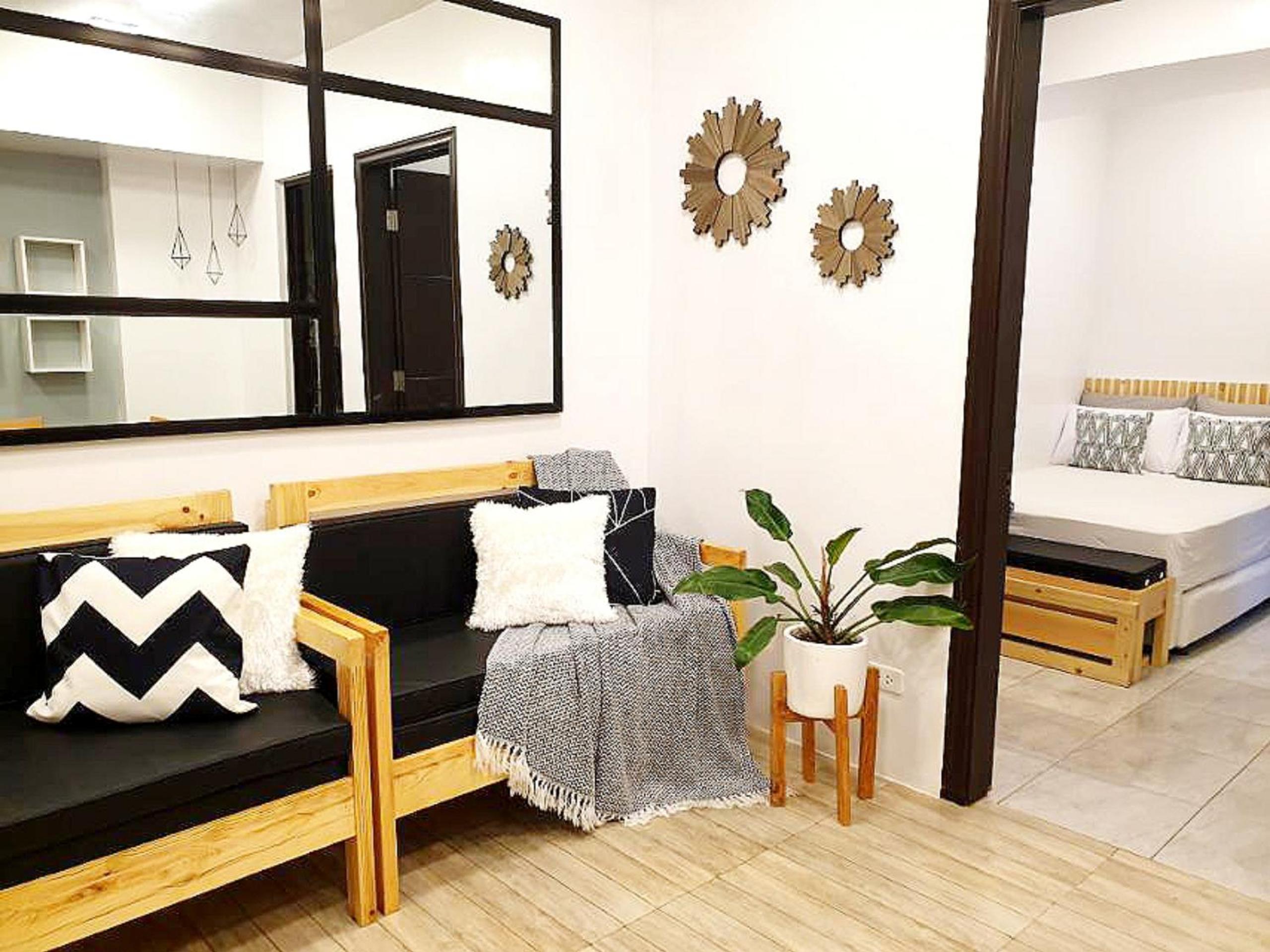 One-Bedroom Apartment - Photo 1