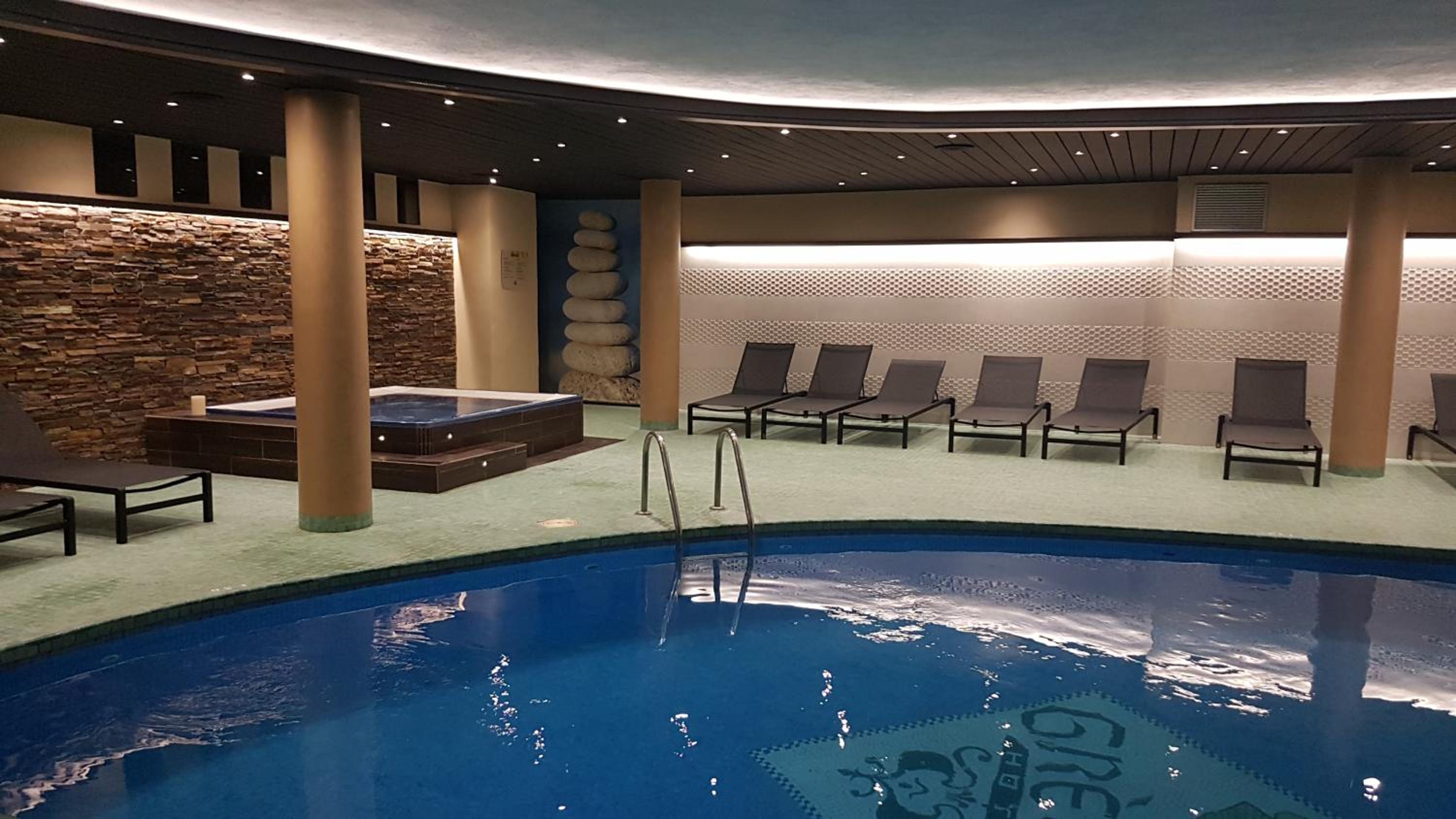 Family Room with Spa access photo 3