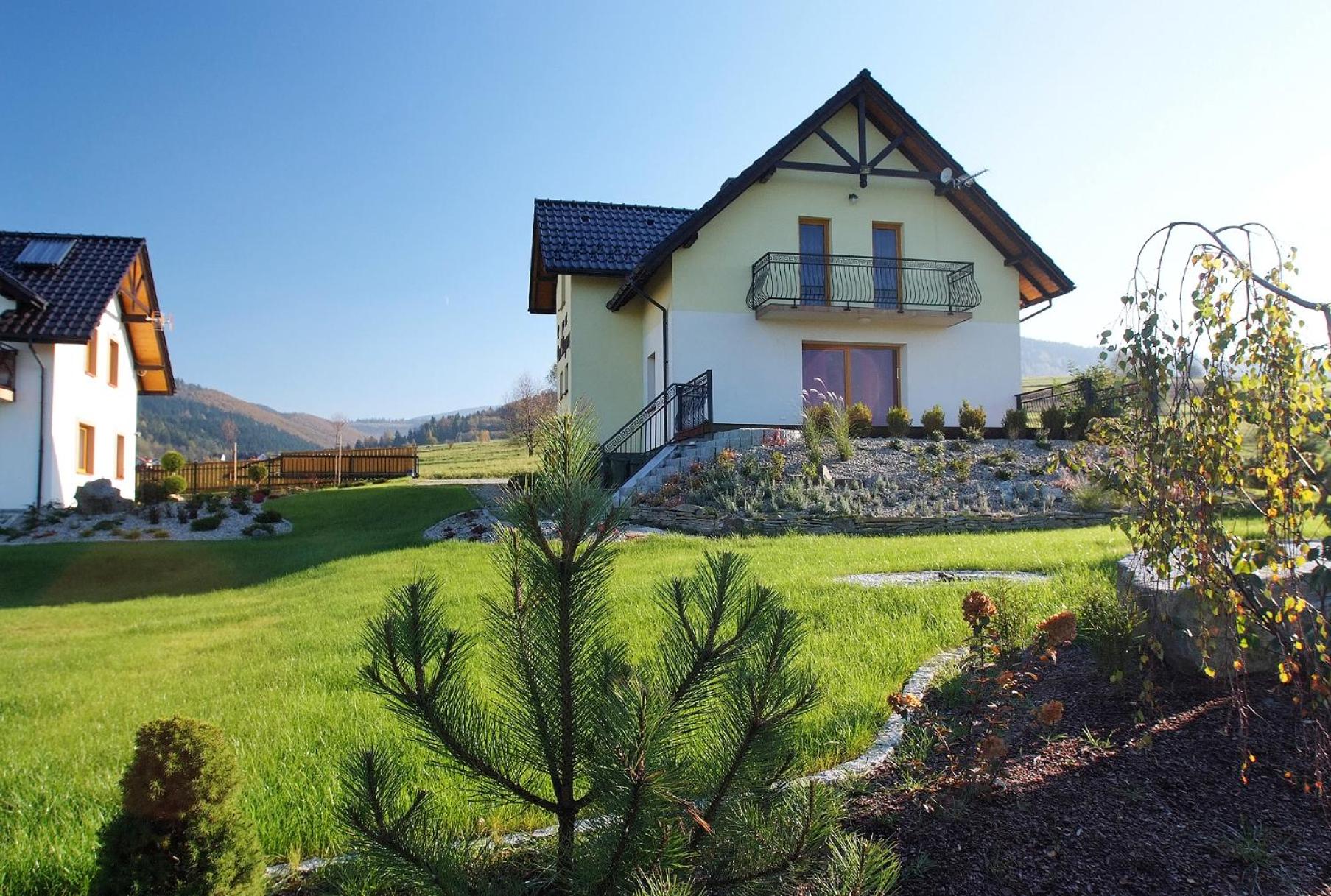 Five-Bedroom House photo 1