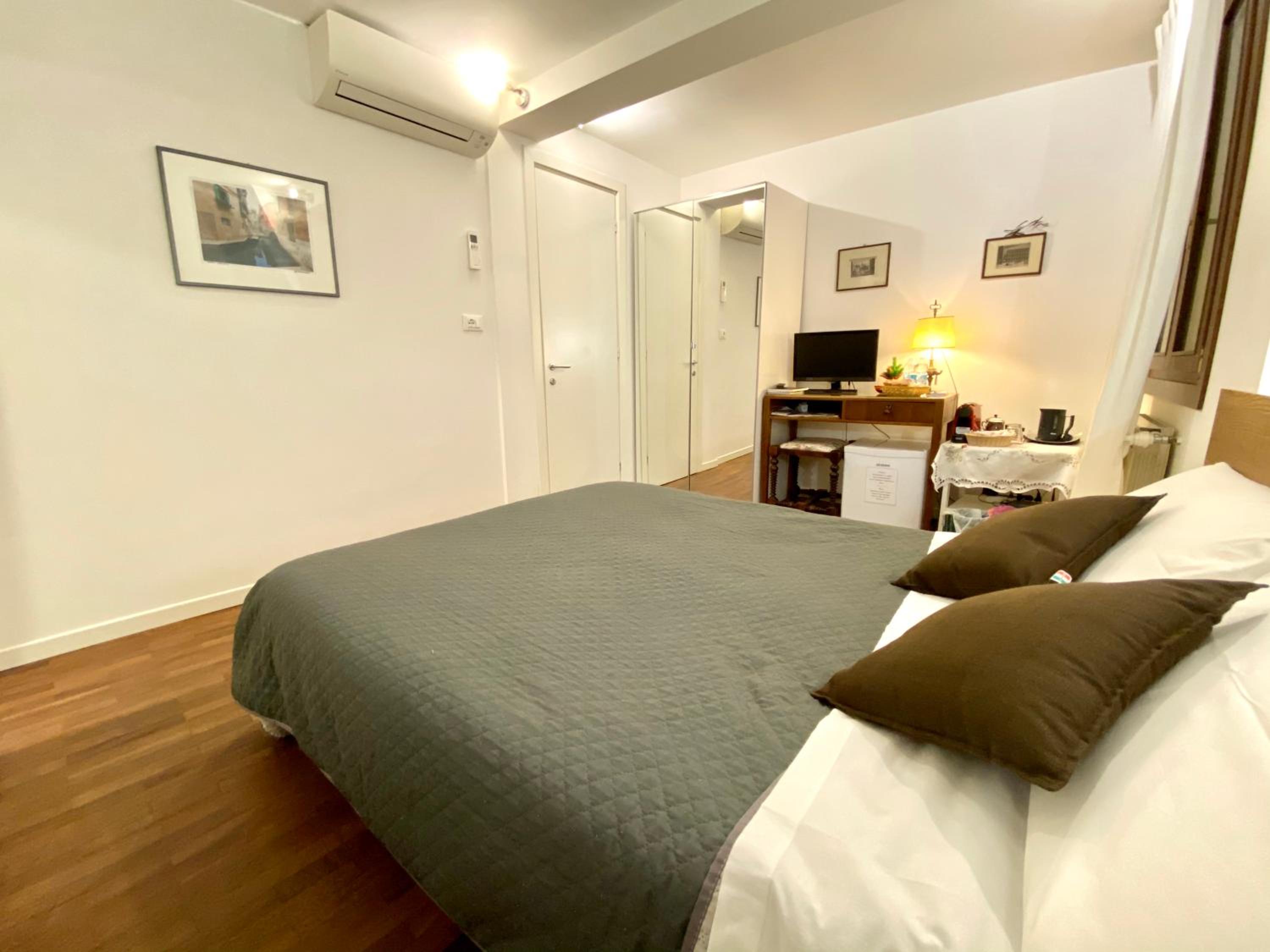 Standard Double Room photo 2
