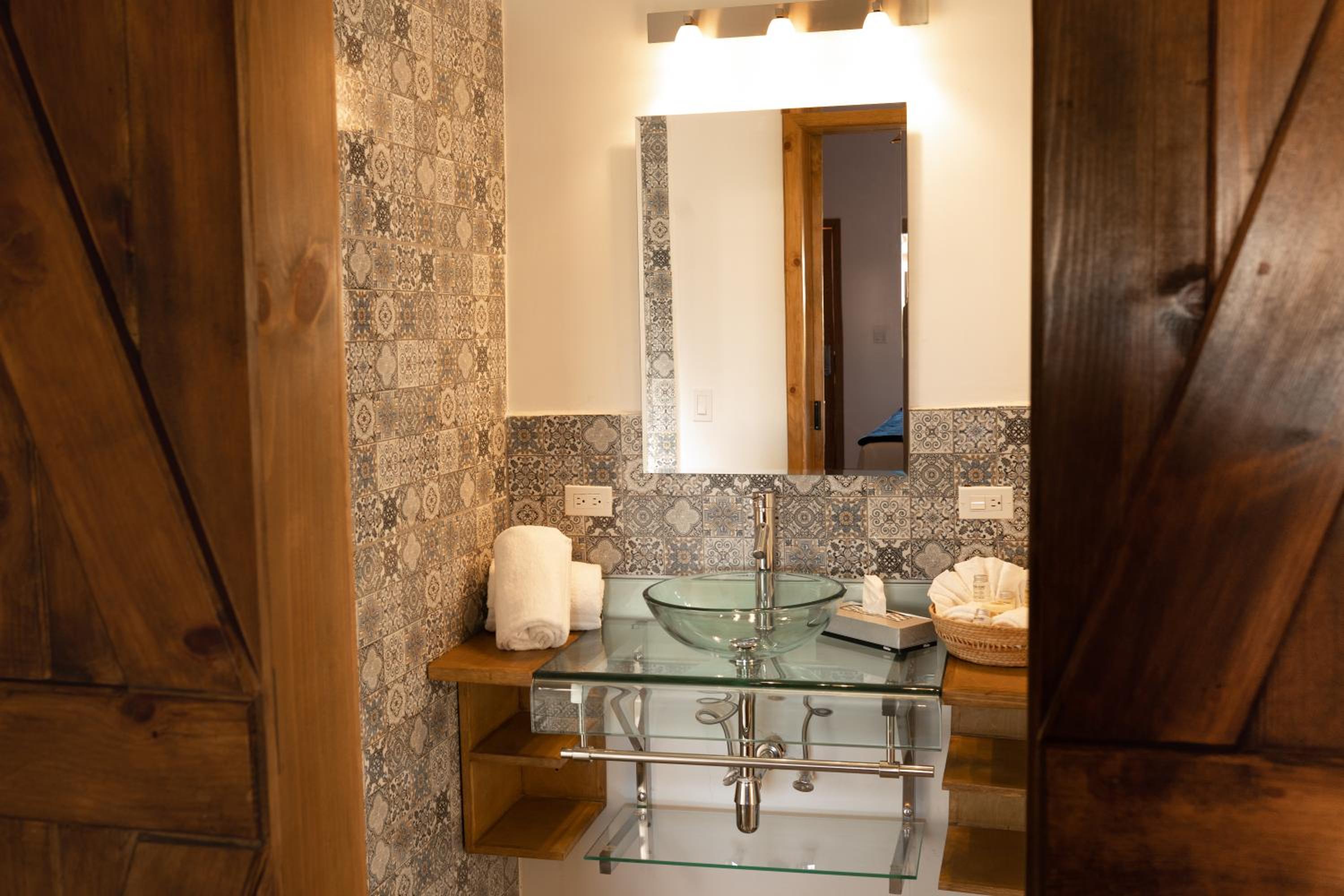 Deluxe King Room photo 3