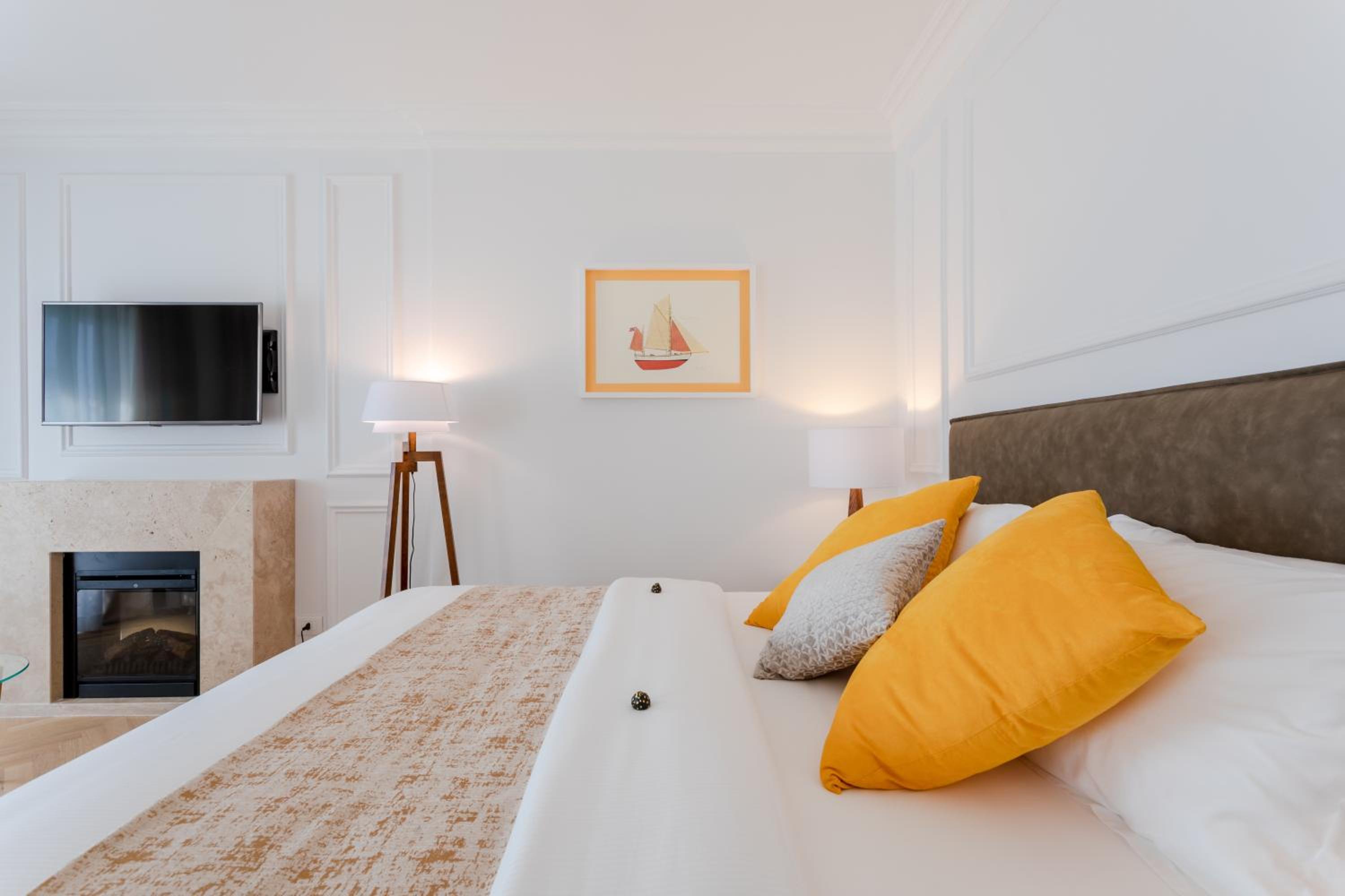 Deluxe Suite with Spa Access 