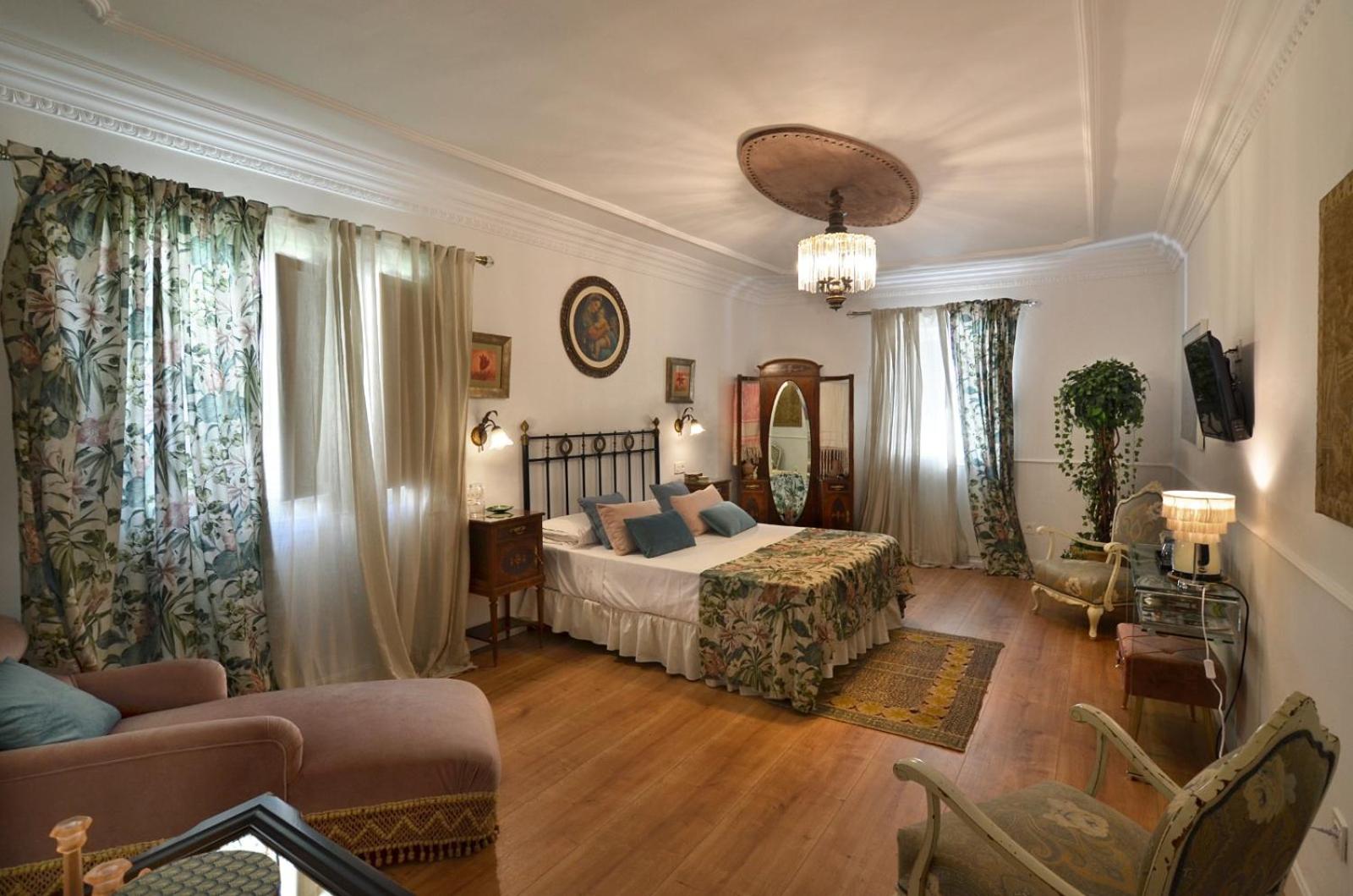 Deluxe Room - Photo 1