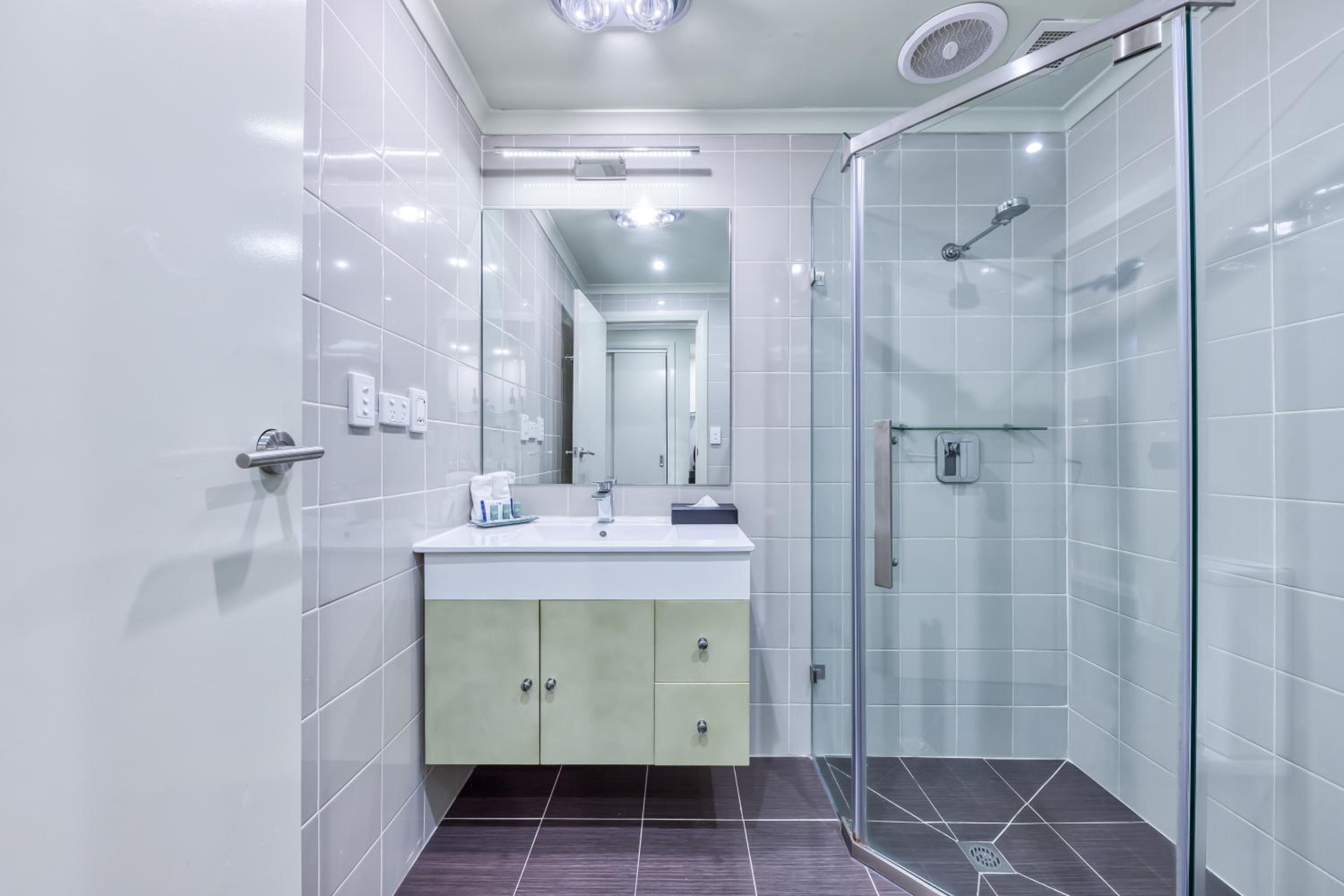 Two-Bedroom Suite thumbnail 6