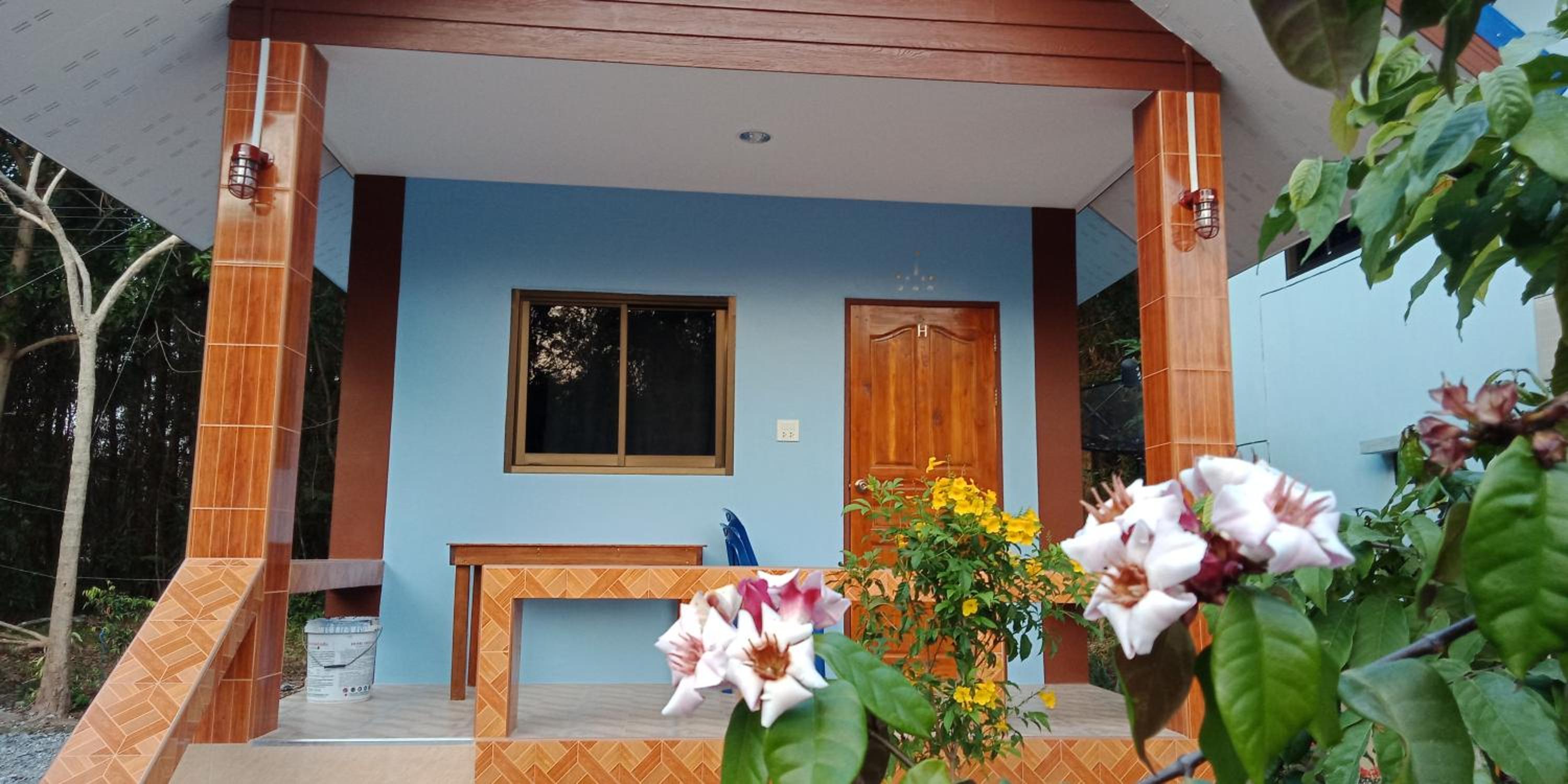 Quadruple Room with Private Bathroom - Photo 21