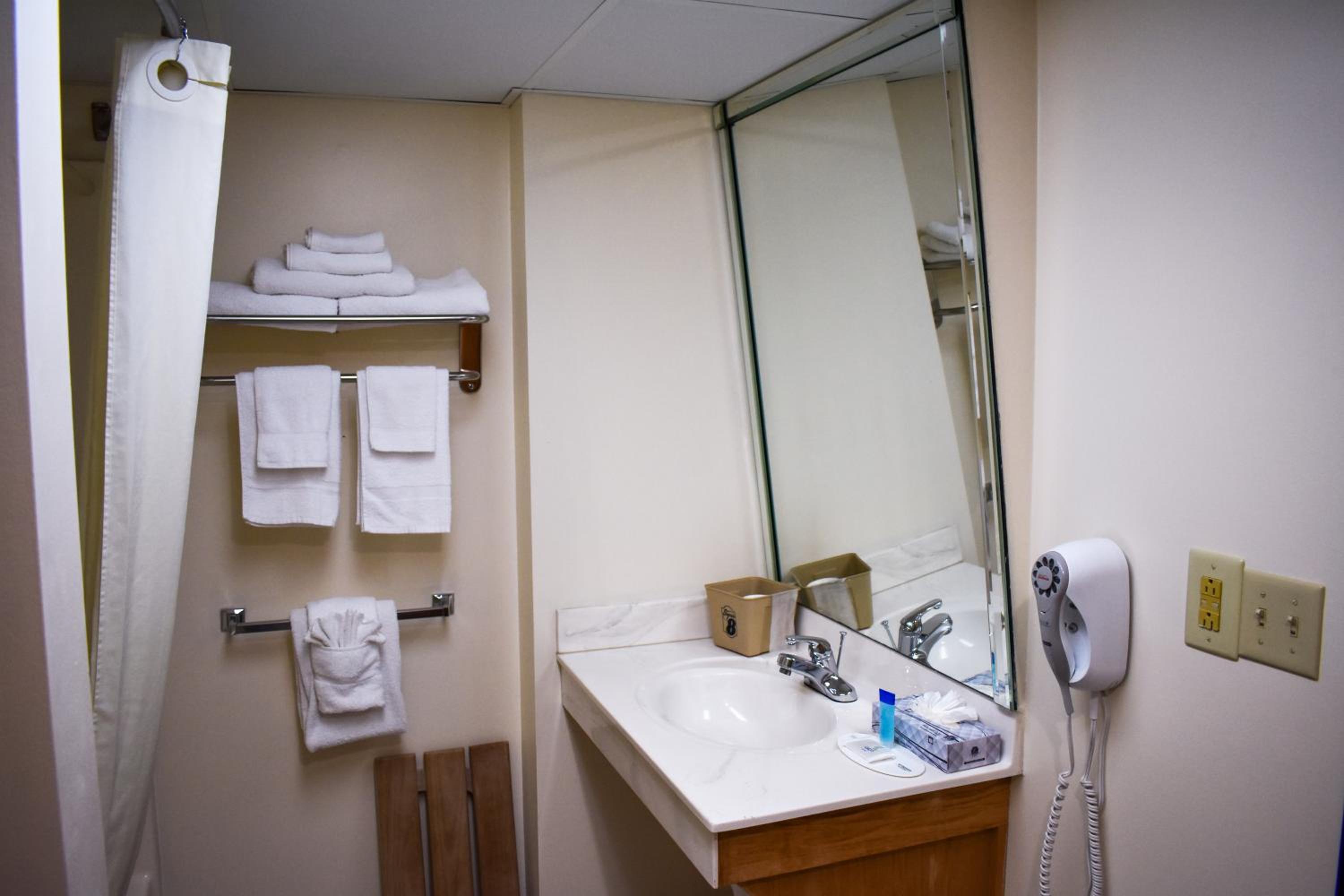 Queen Room - Disability Access/Non-Smoking - Photo 4