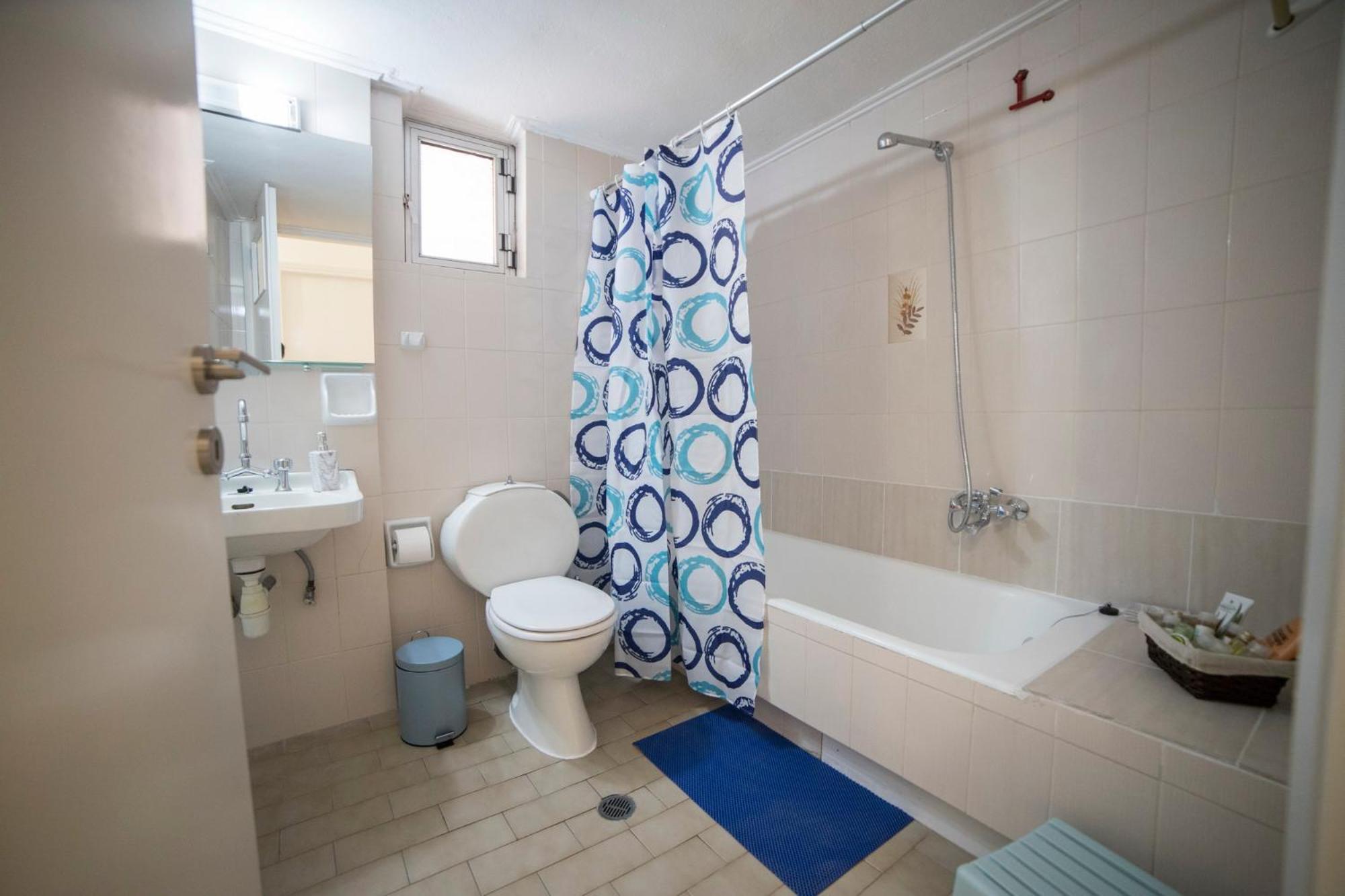 Three-Bedroom Apartment - Photo 10