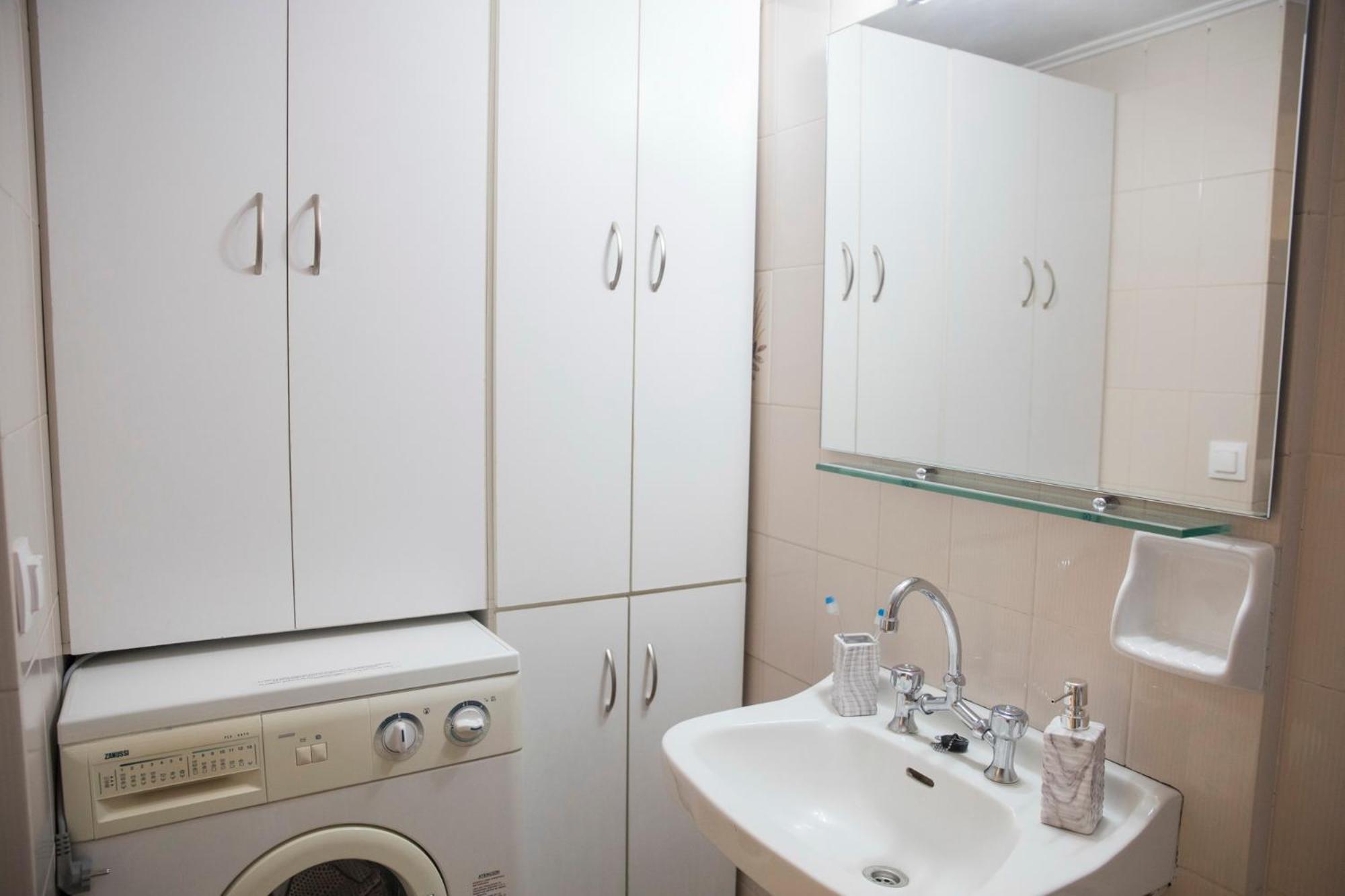 Three-Bedroom Apartment - Photo 9