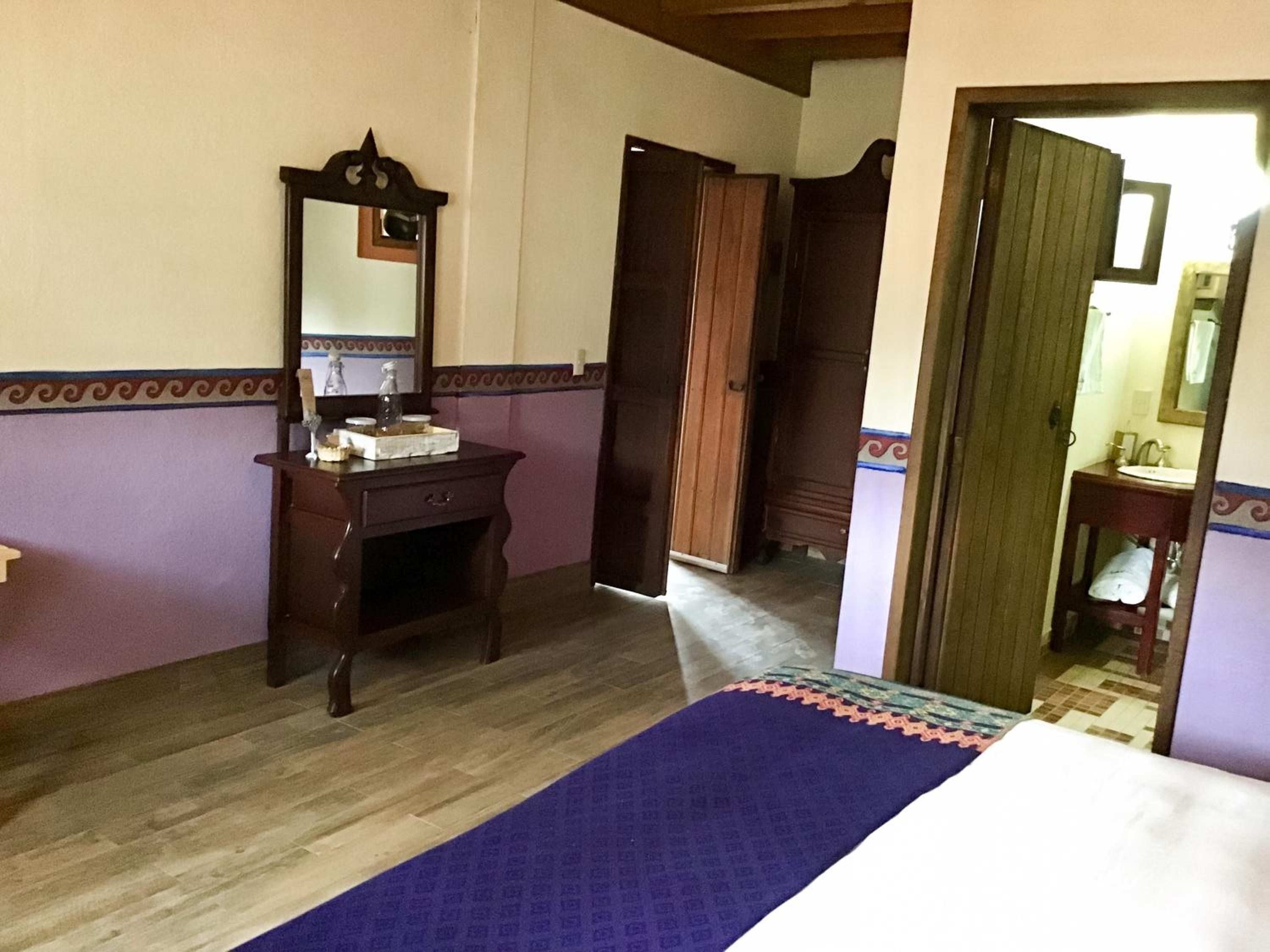 Deluxe Queen Room - Photo 16