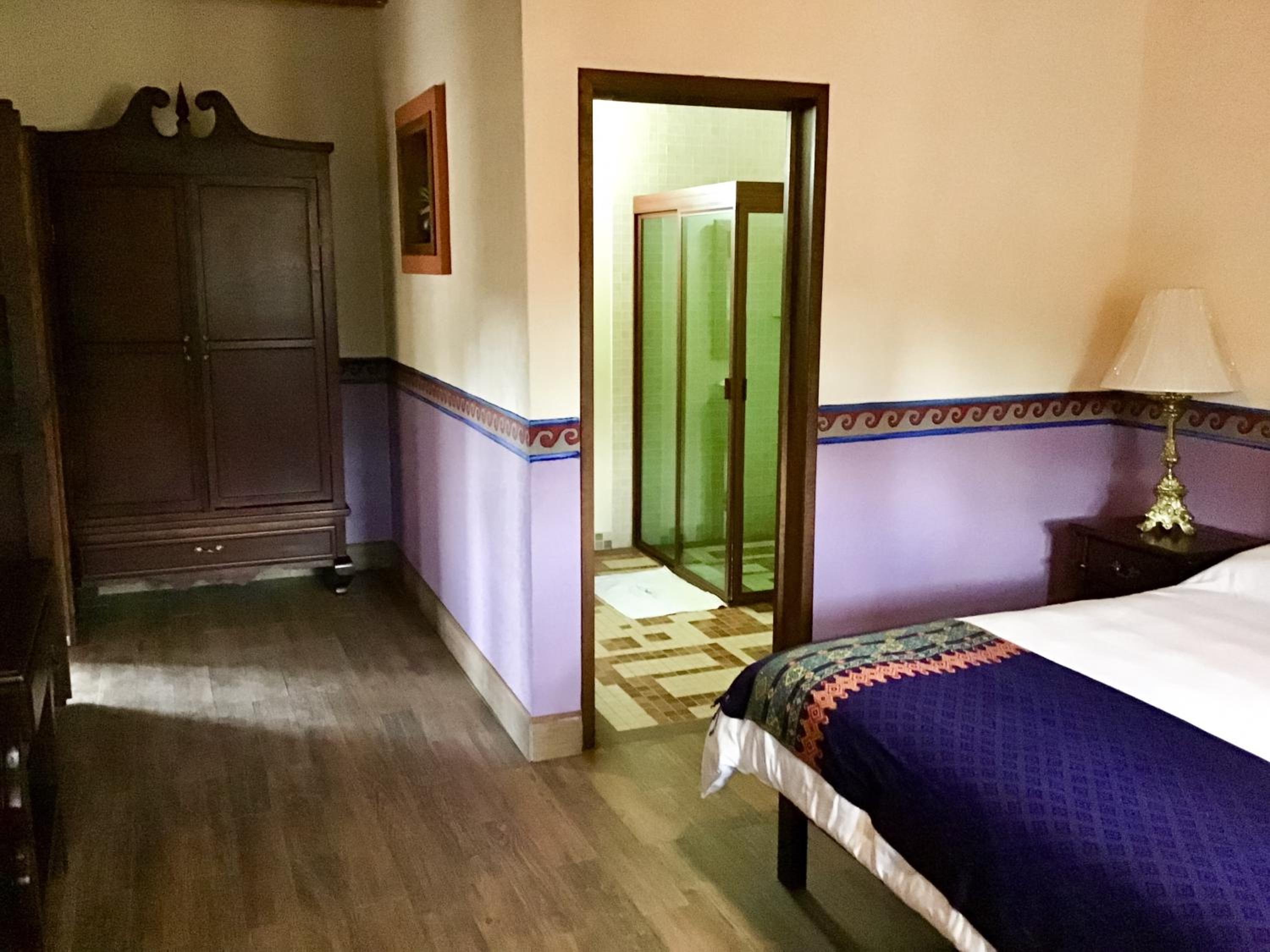 Deluxe Queen Room - Photo 15
