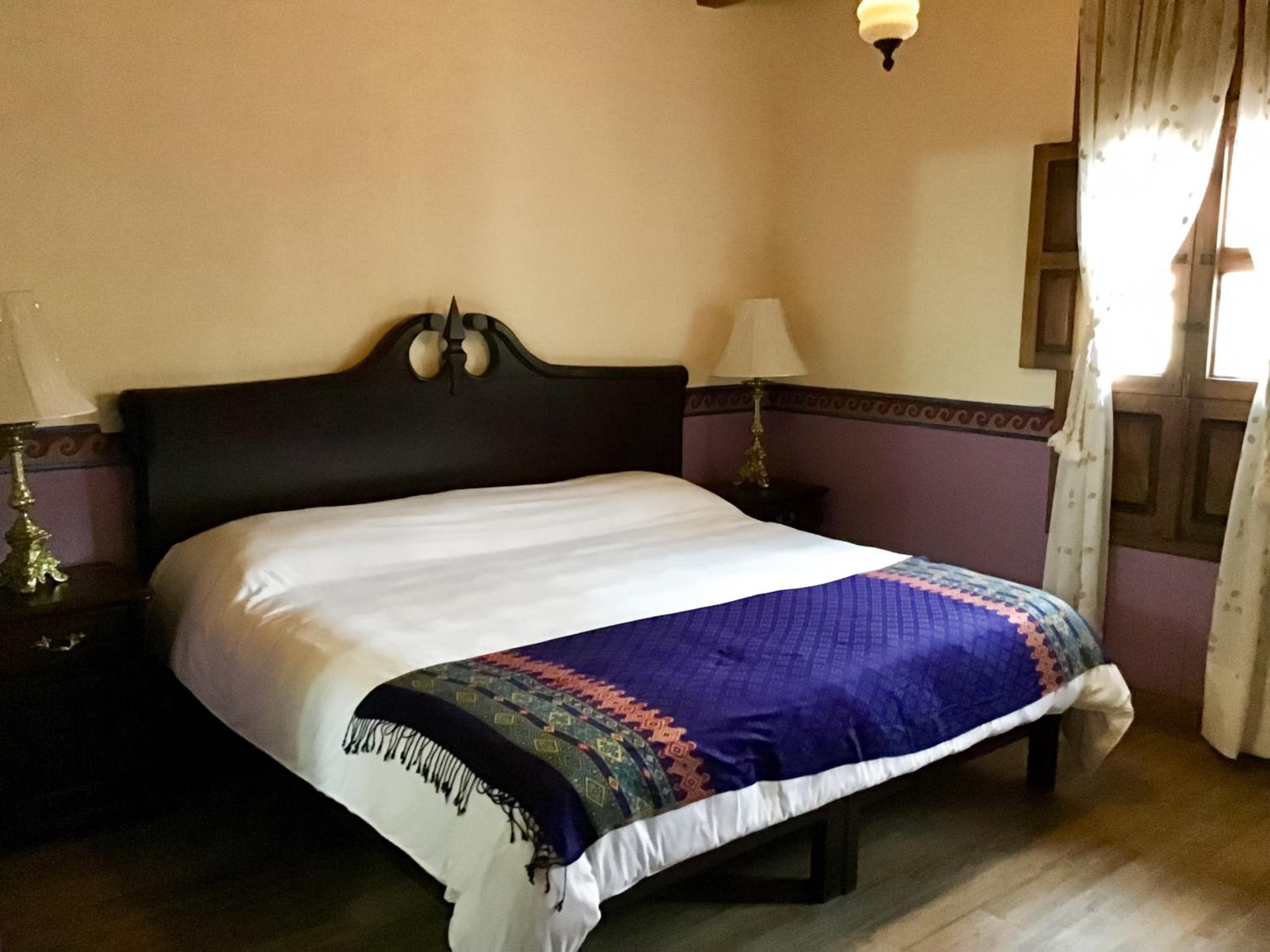 Deluxe Queen Room - Photo 14