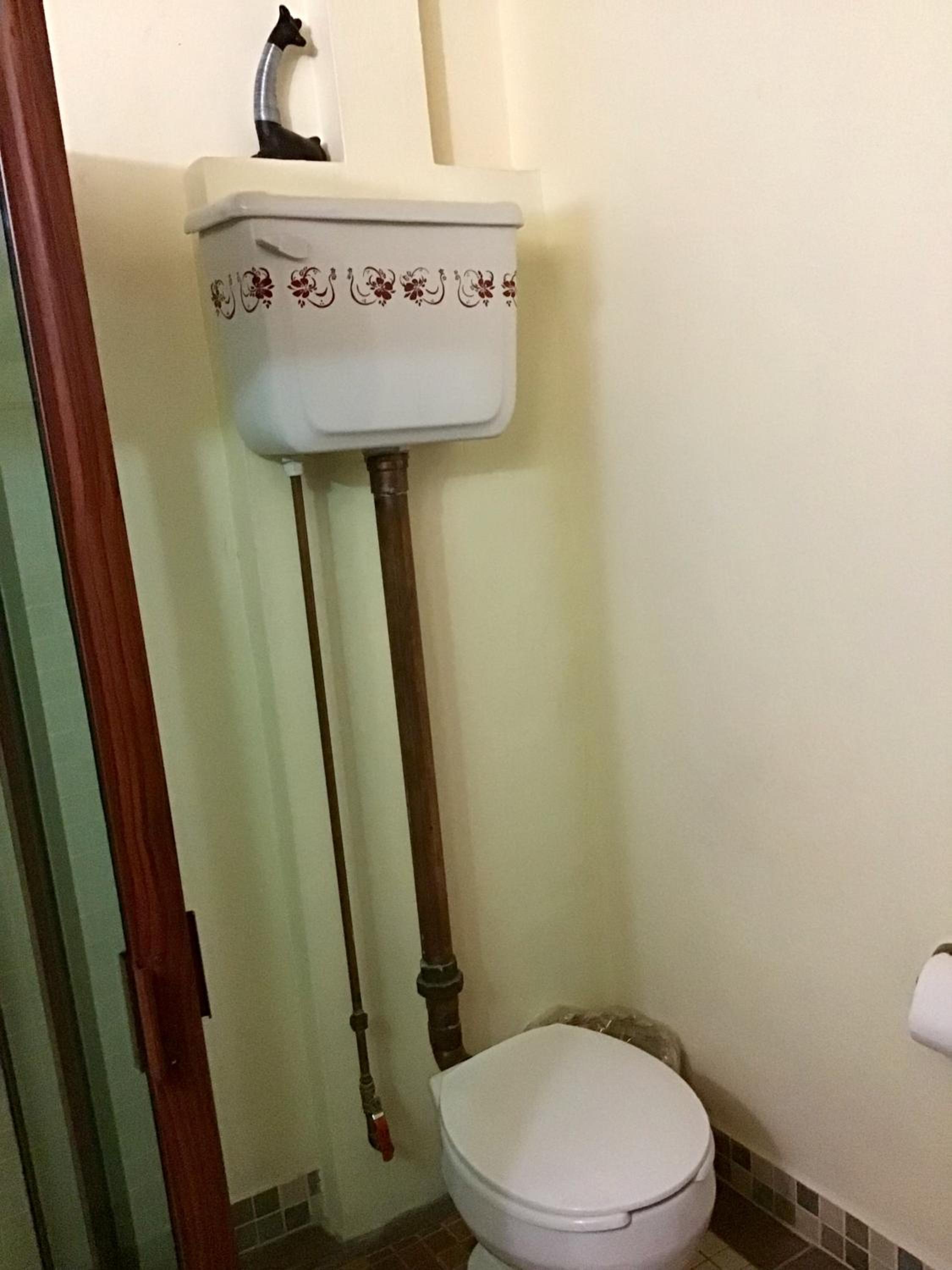 Deluxe Queen Room - Photo 12