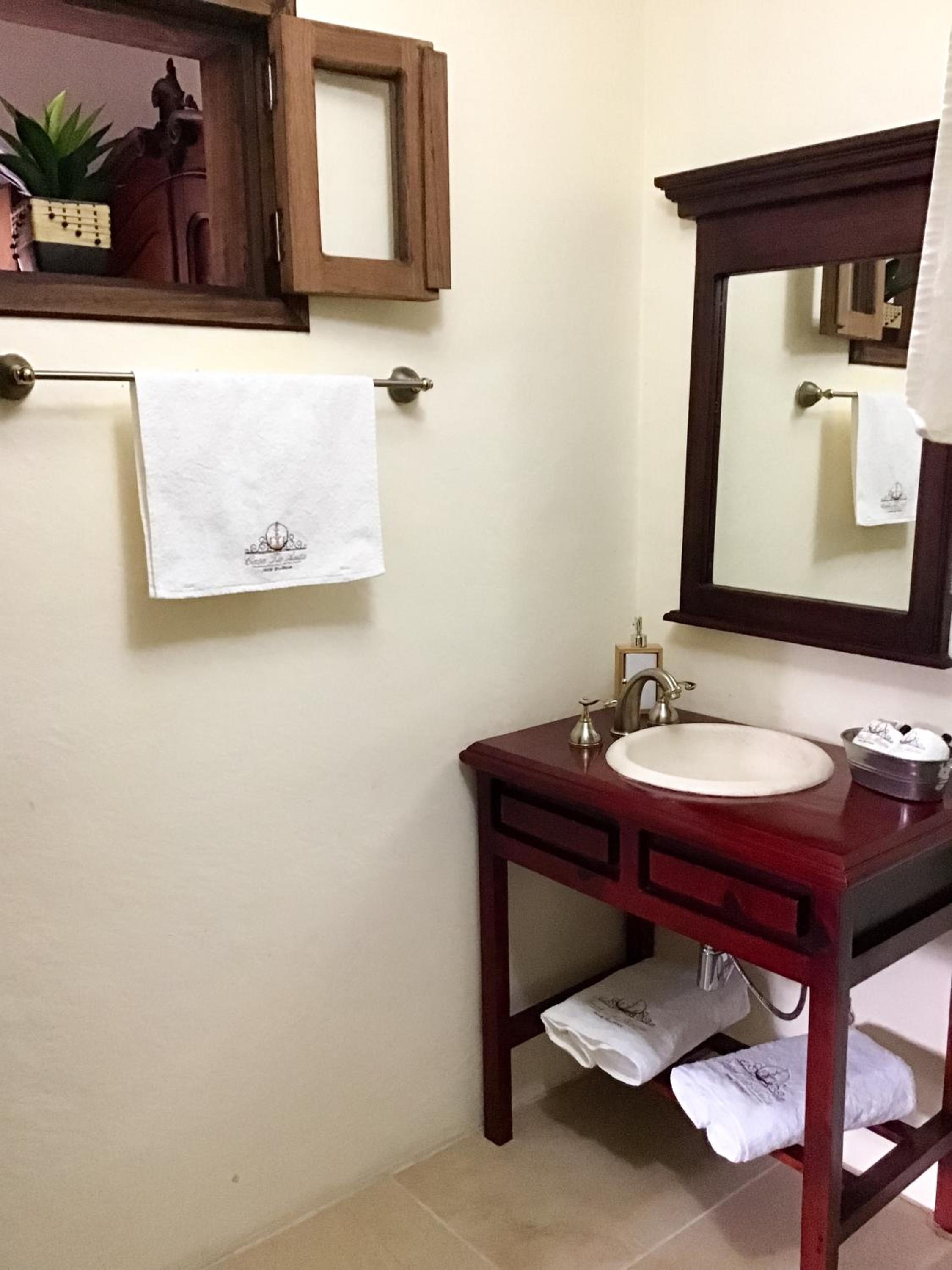 Deluxe Queen Room - Photo 3