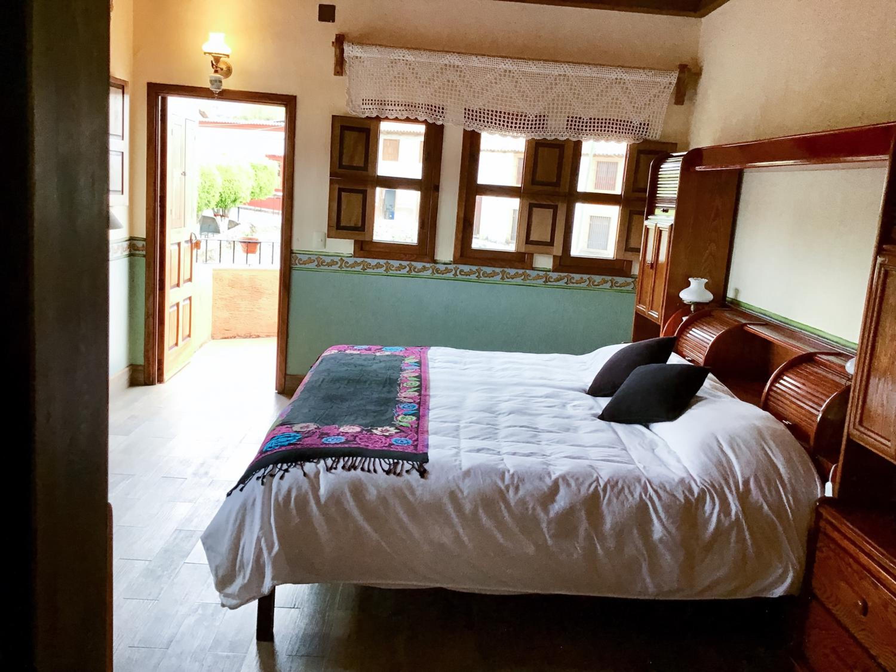 King Suite with Balcony - Photo 14