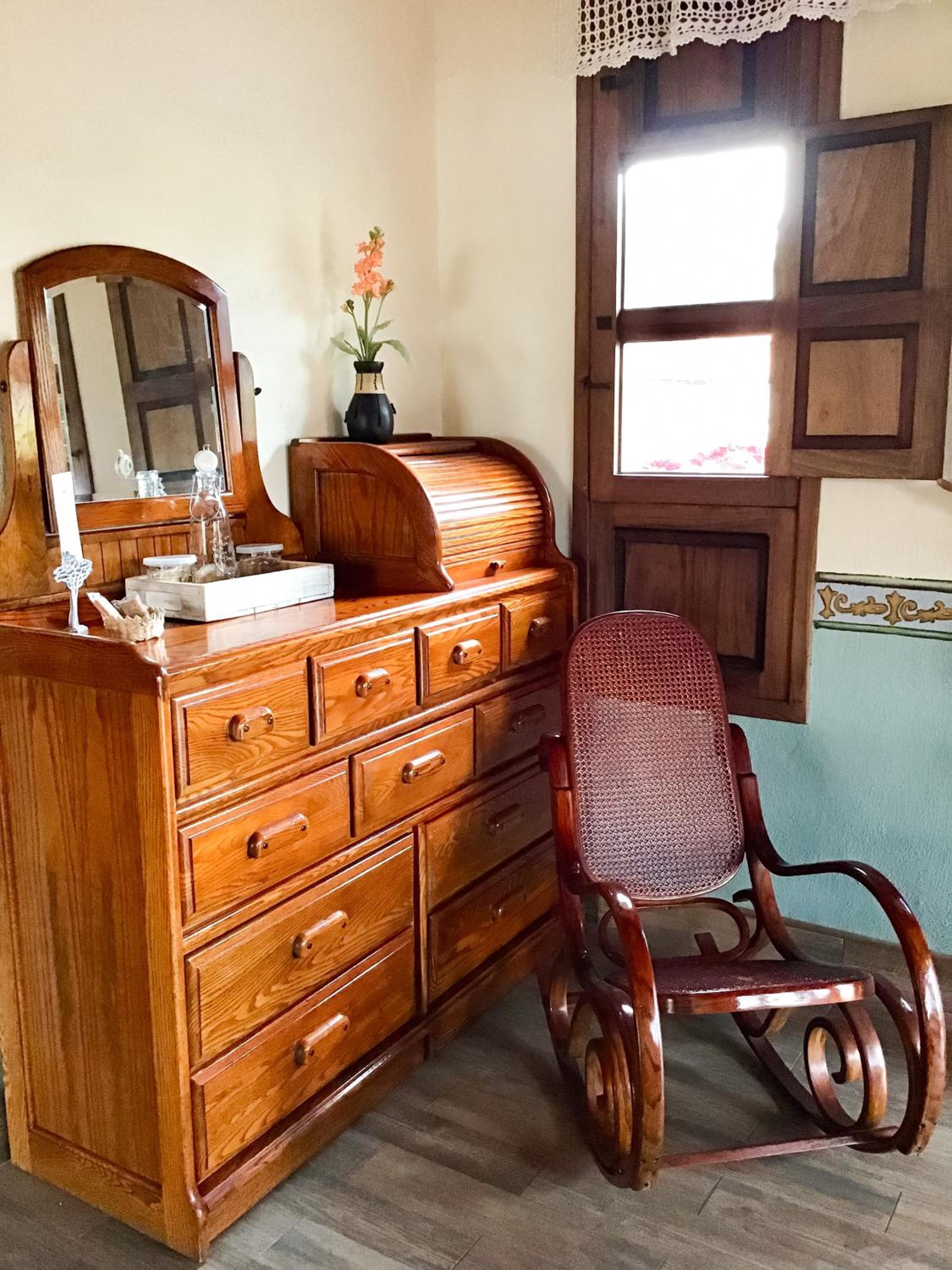 King Suite with Balcony - Photo 13