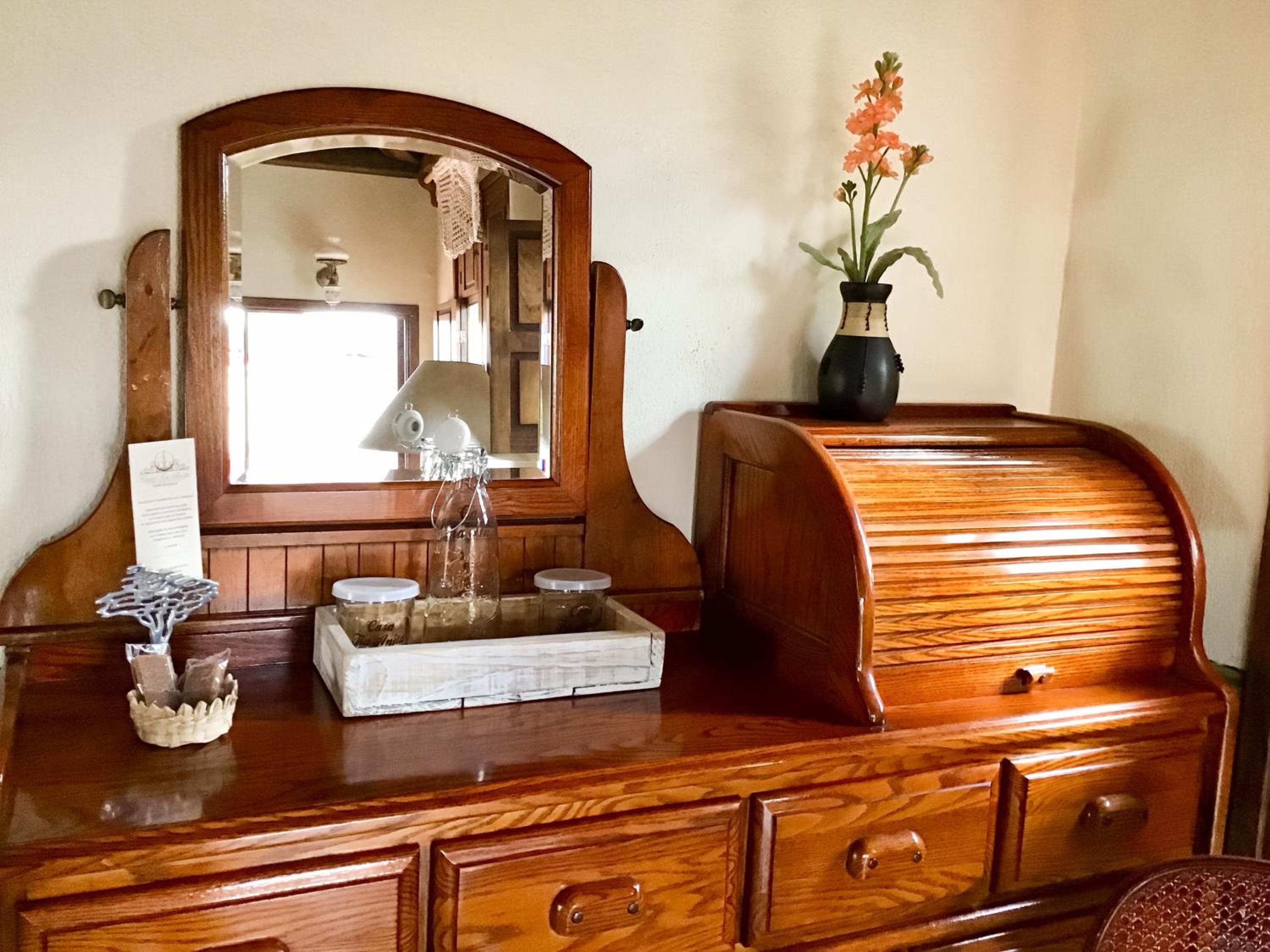 King Suite with Balcony - Photo 12
