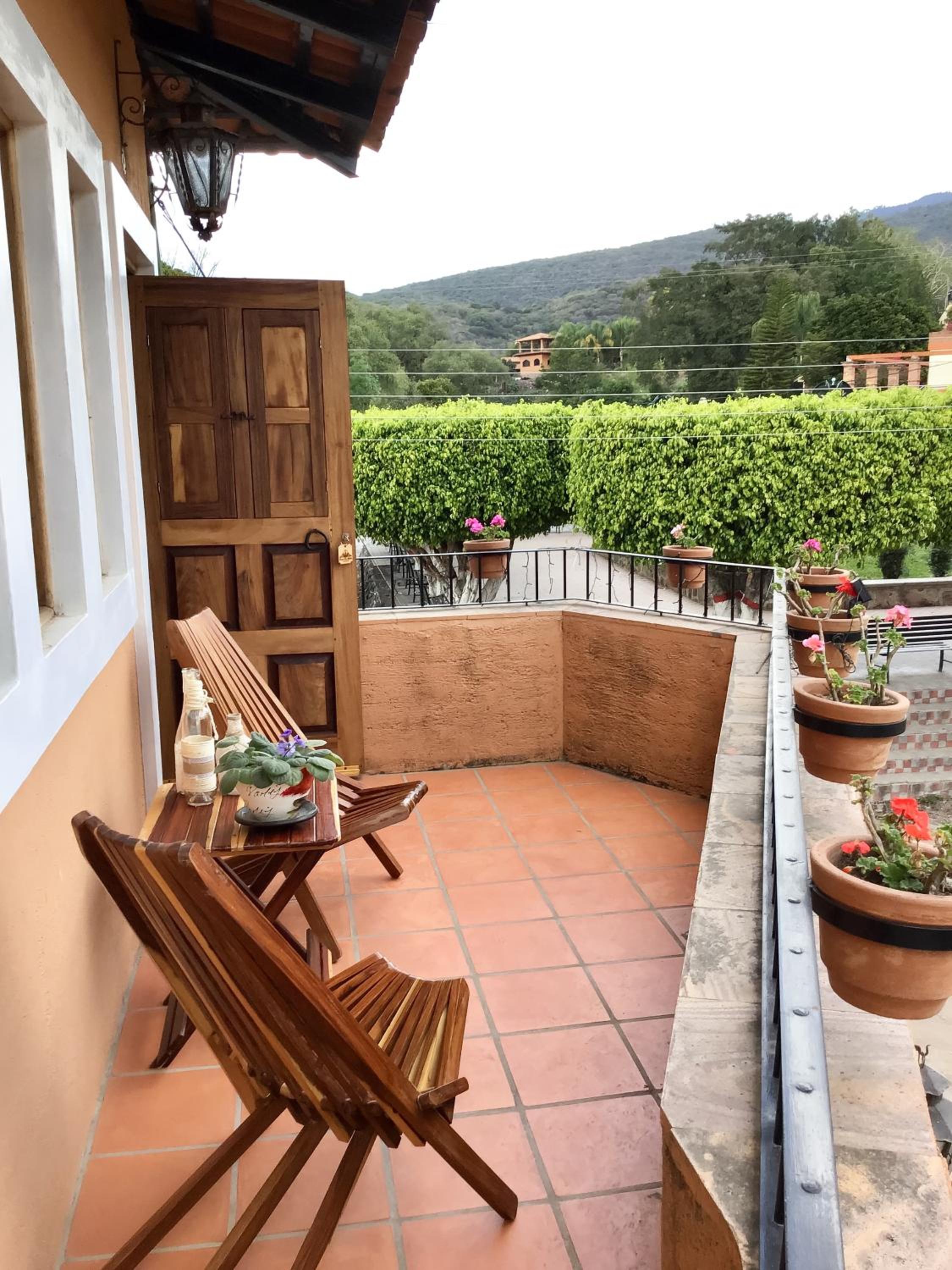 King Suite with Balcony - Photo 11