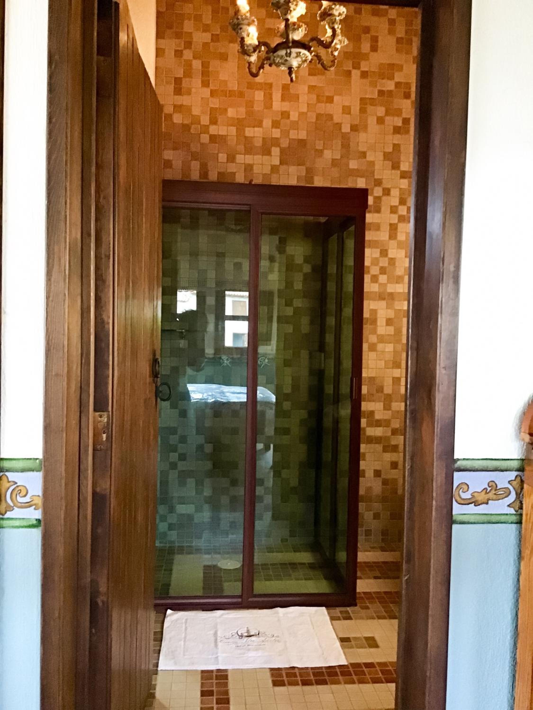 King Suite with Balcony - Photo 9