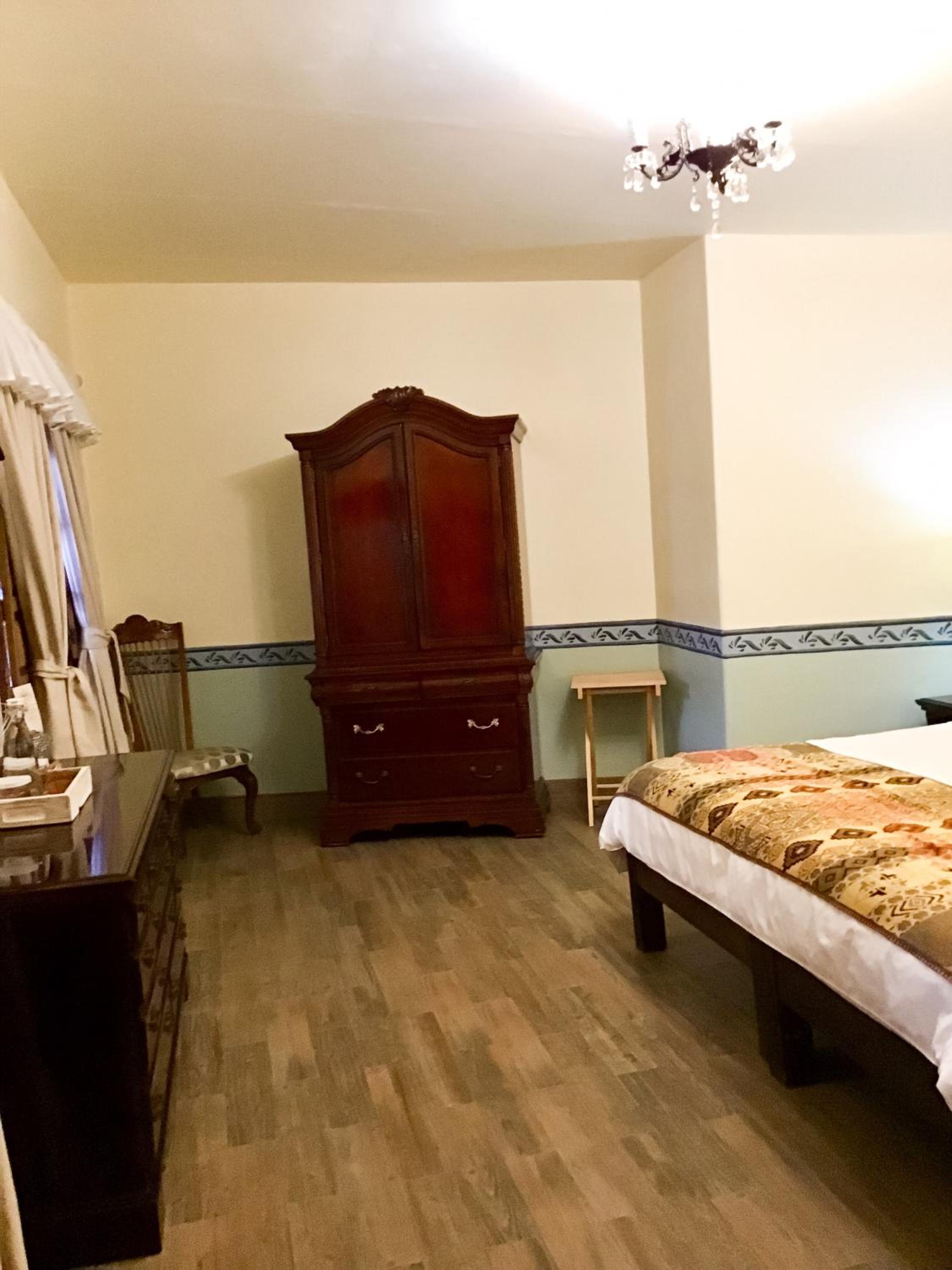 Deluxe Queen Room - Photo 1