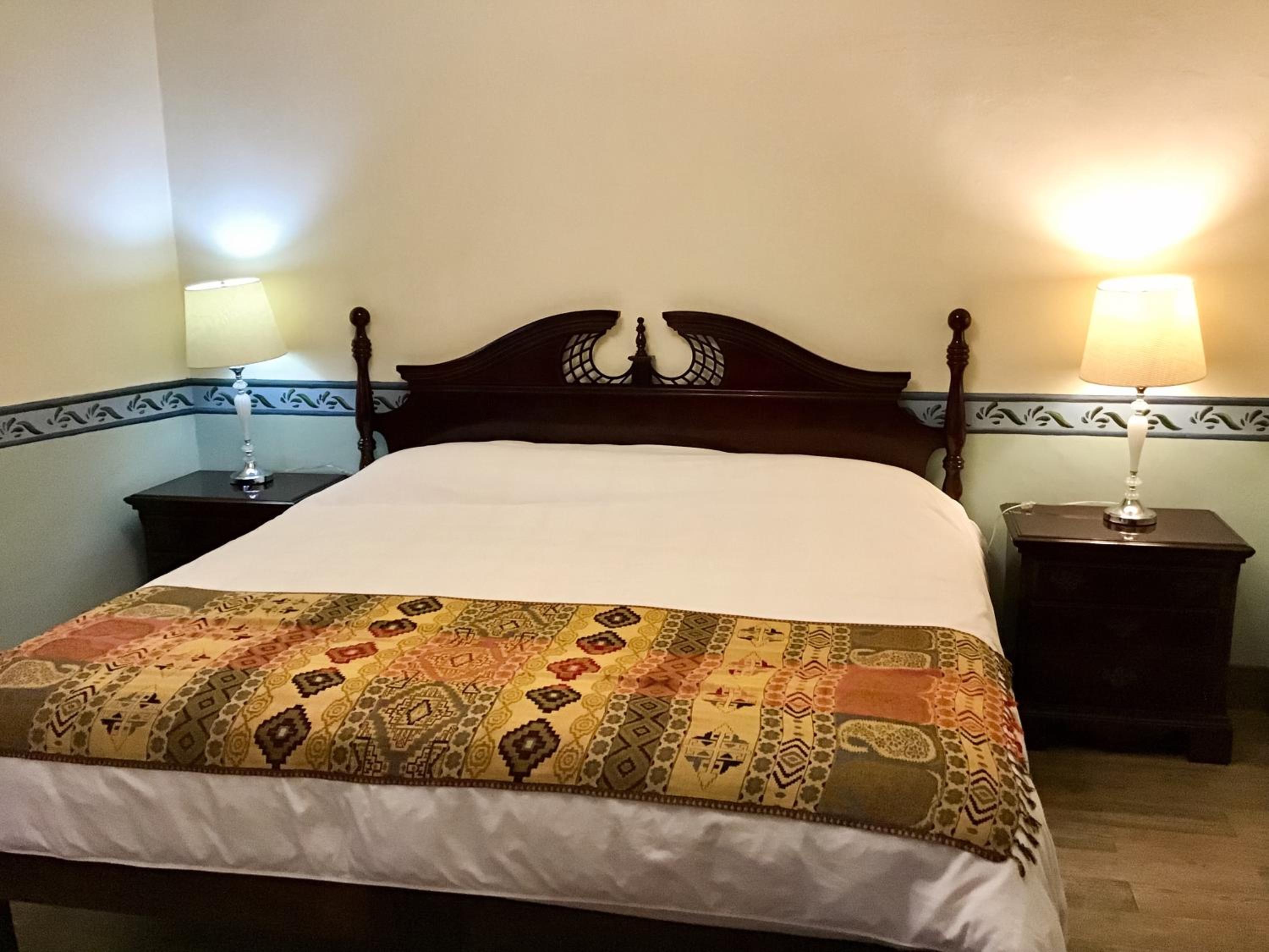 Deluxe Queen Room - Photo 19