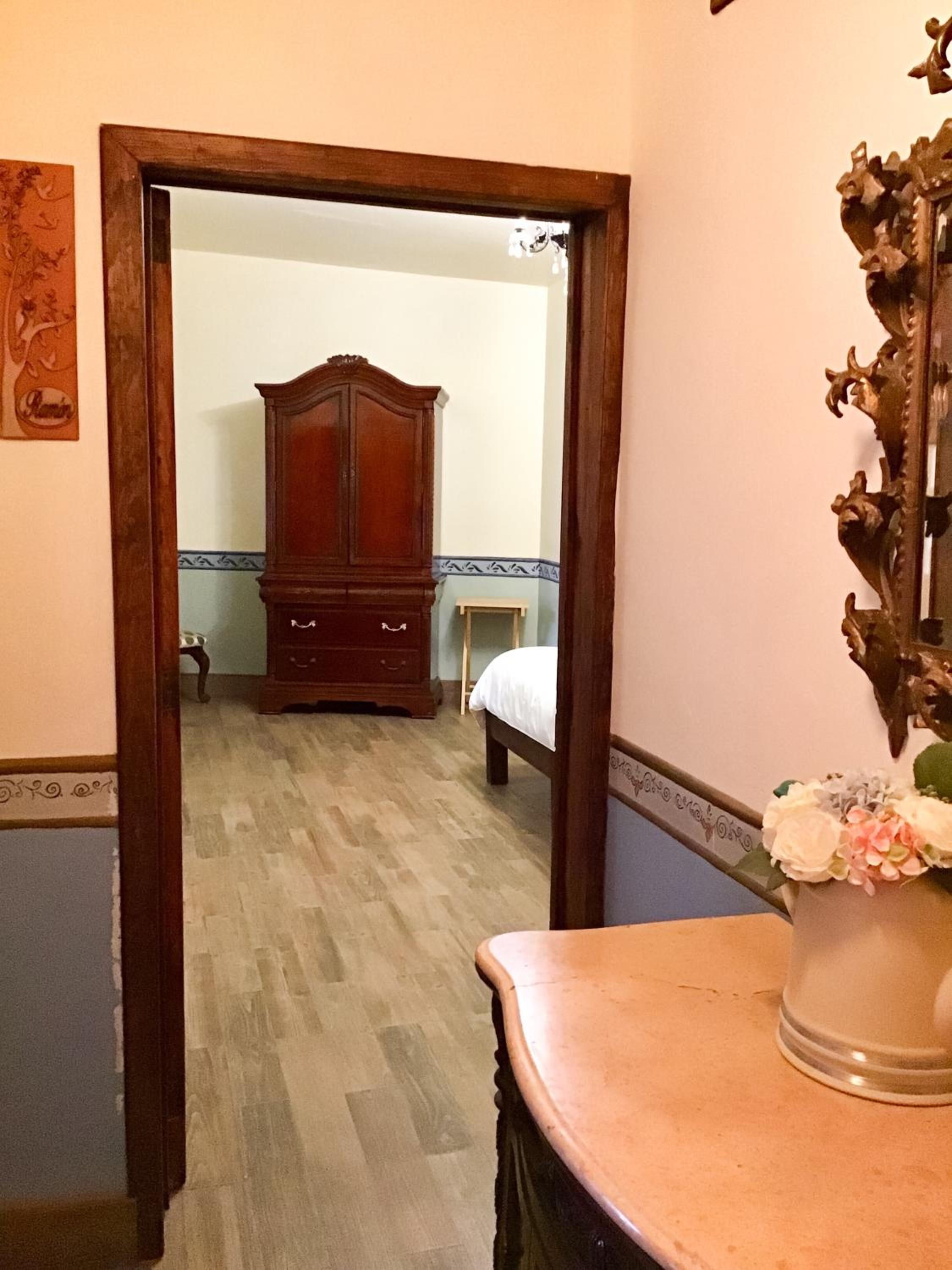 Deluxe Queen Room - Photo 18