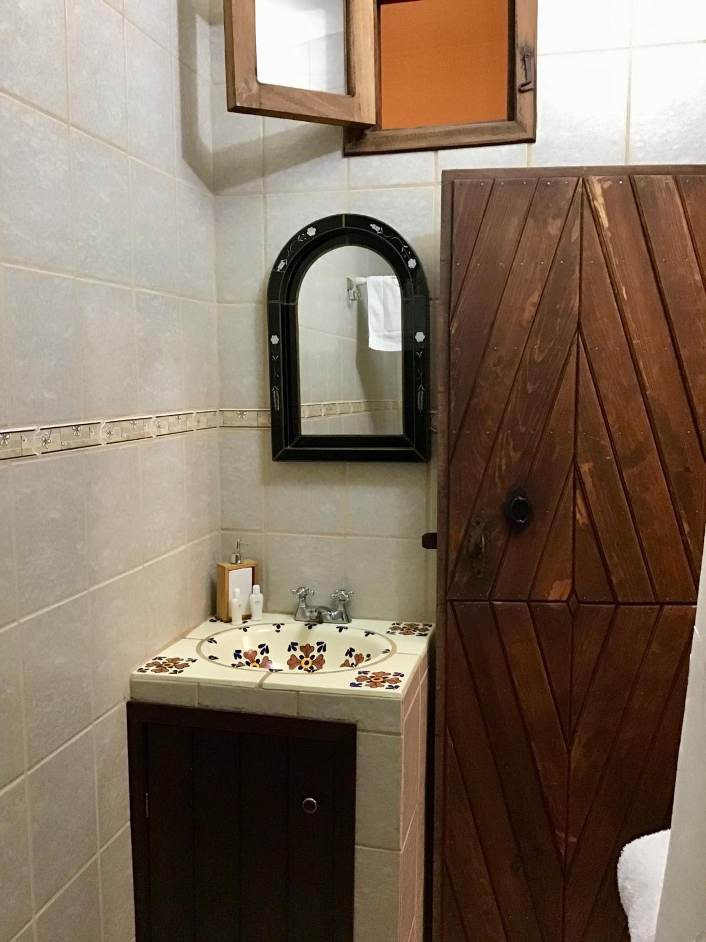 Deluxe Queen Room - Photo 17