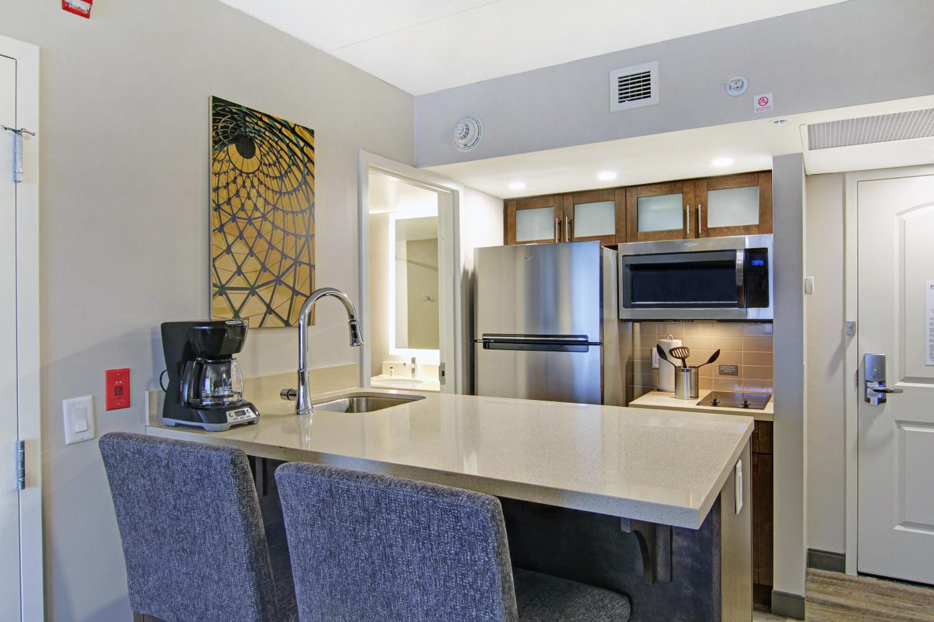 One-Bedroom Queen Suite - Photo 4