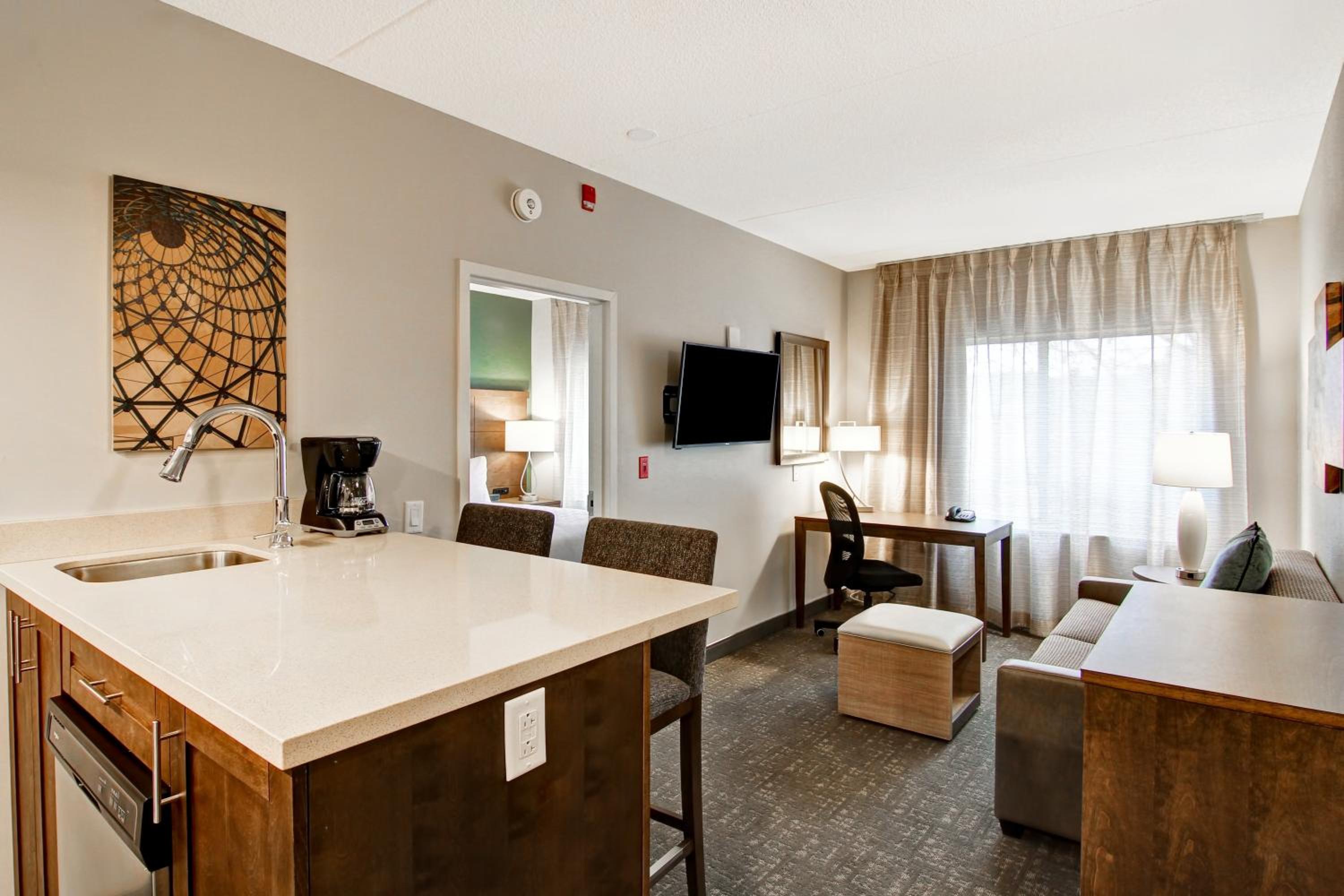 One-Bedroom King Suite with Sofa Bed - Photo 4