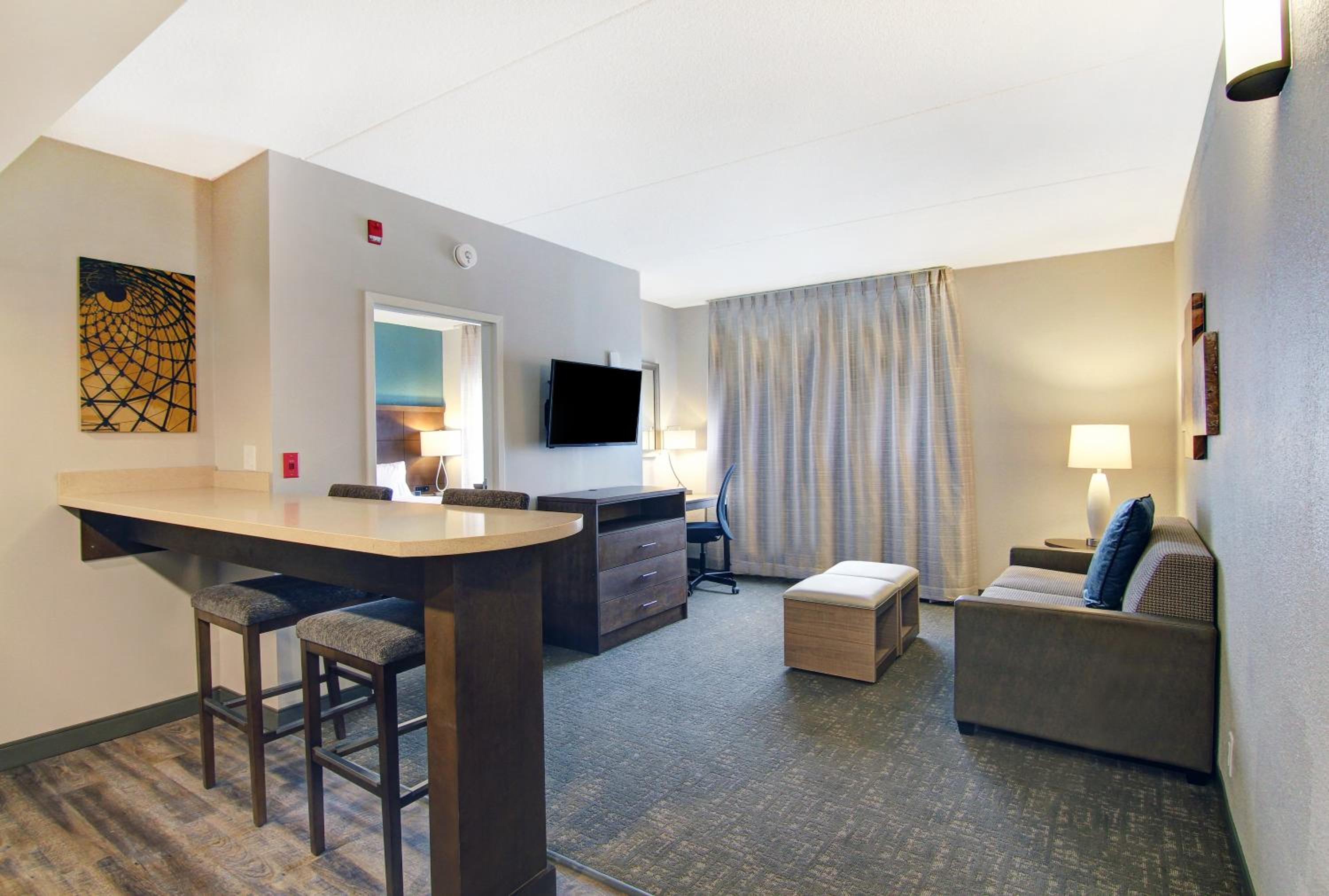 One-Bedroom King Suite - Photo 4
