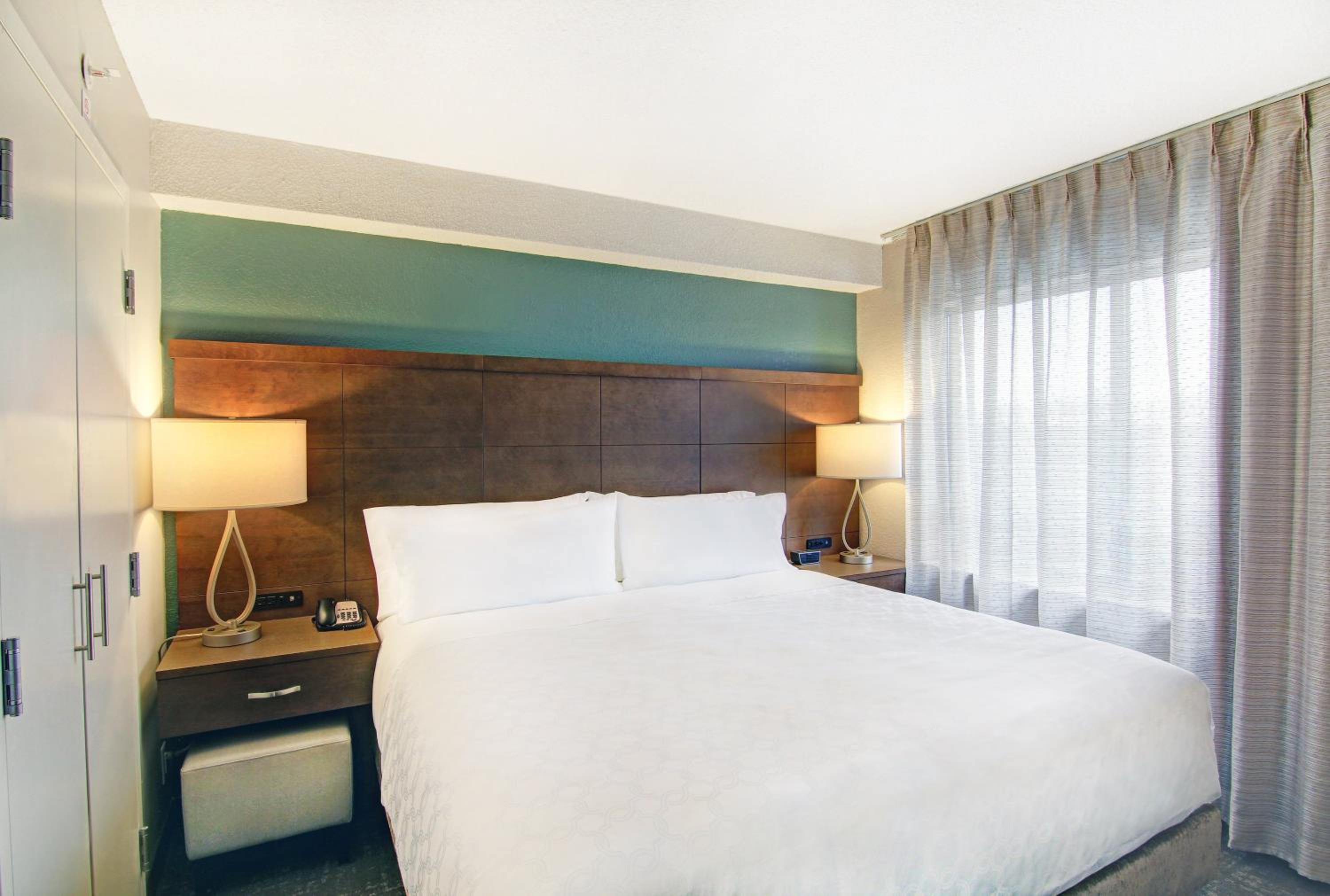 One-Bedroom King Suite with Sofa Bed - Photo 5